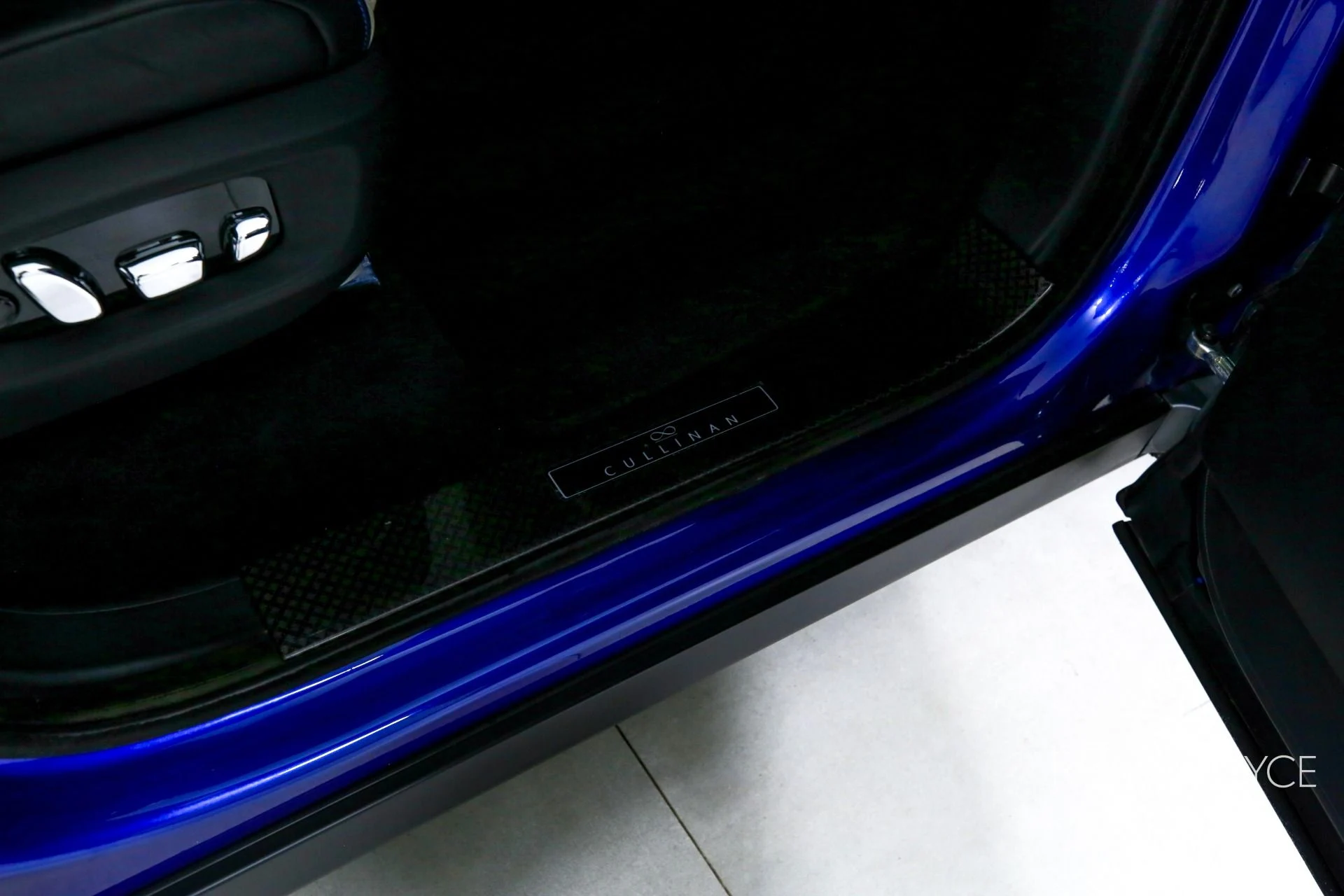 mph031_3524735042_Used_2021_Rolls_Royce_Black_Badge_Cullinan_1768490546_88bd4f2507