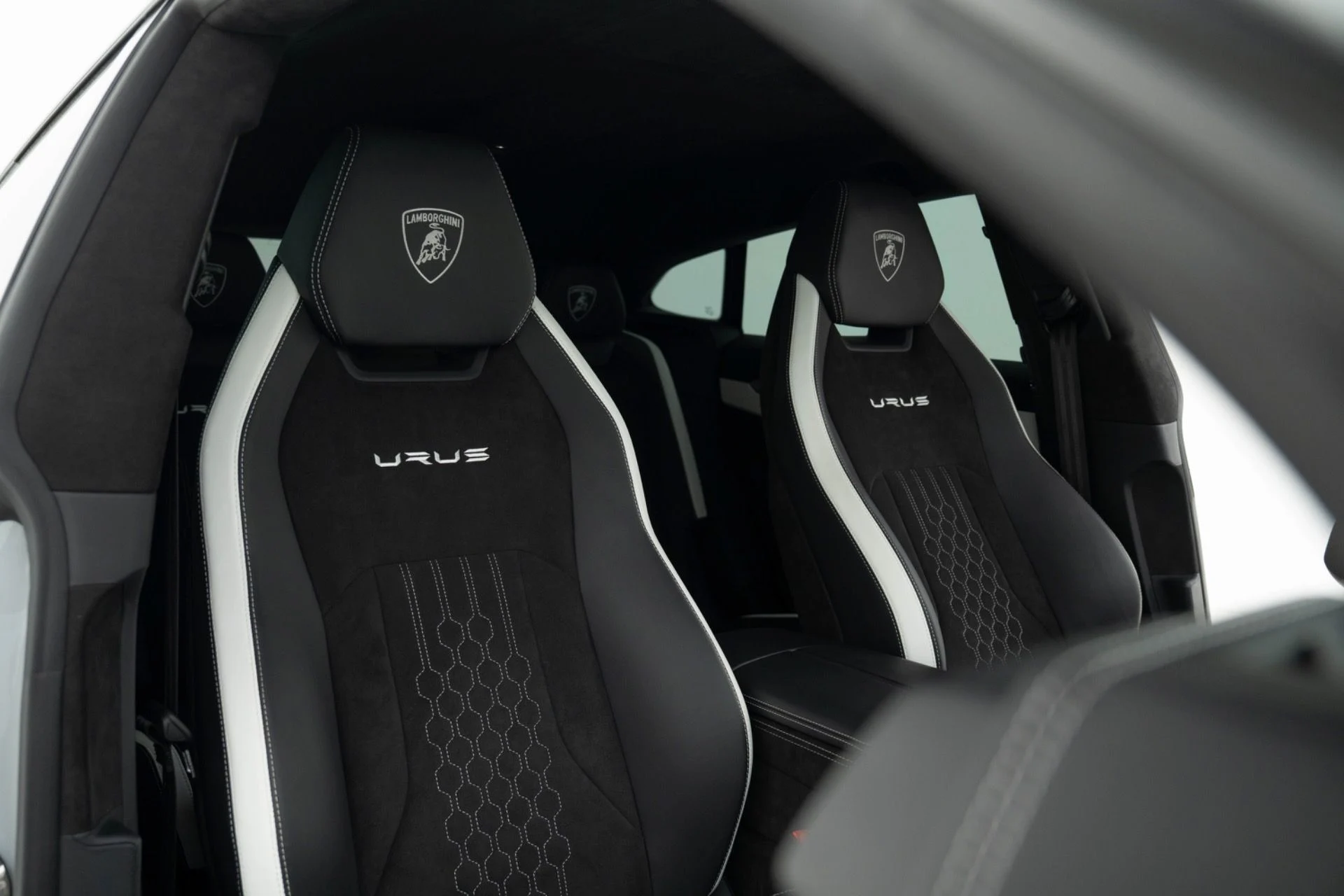 mph031_3529389616_Used_2024_Lamborghini_Urus_S_1777580741_01d4ab73d2