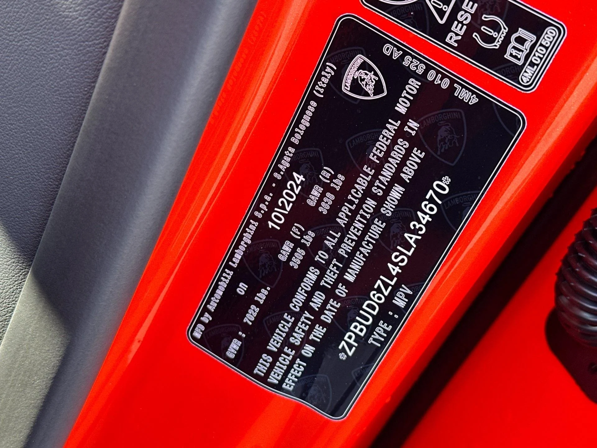 mph031_3529502643_Used_2025_Lamborghini_Urus_SE_1755160829_a7dc57e575