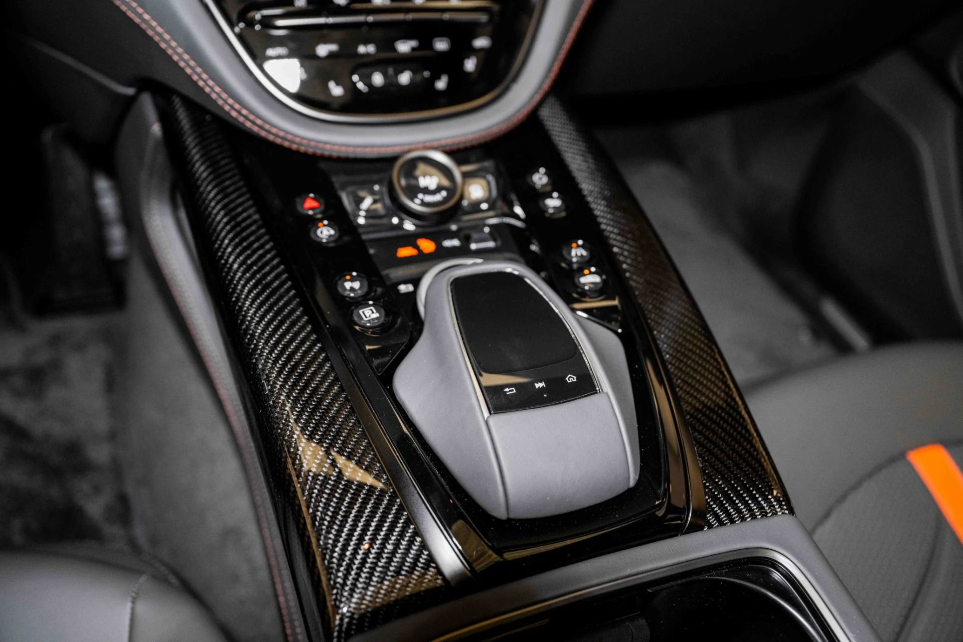 mph031_3539780388_Used_2024_Aston_Martin_DBX_707_1701892795_947b95c224
