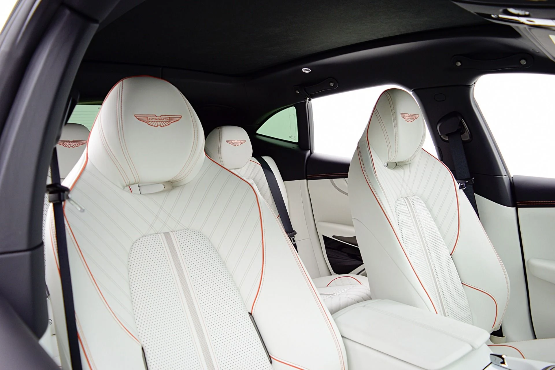 mph031_3544889991_New_2025_Aston_Martin_DBX_707_0d4b7d0c3f