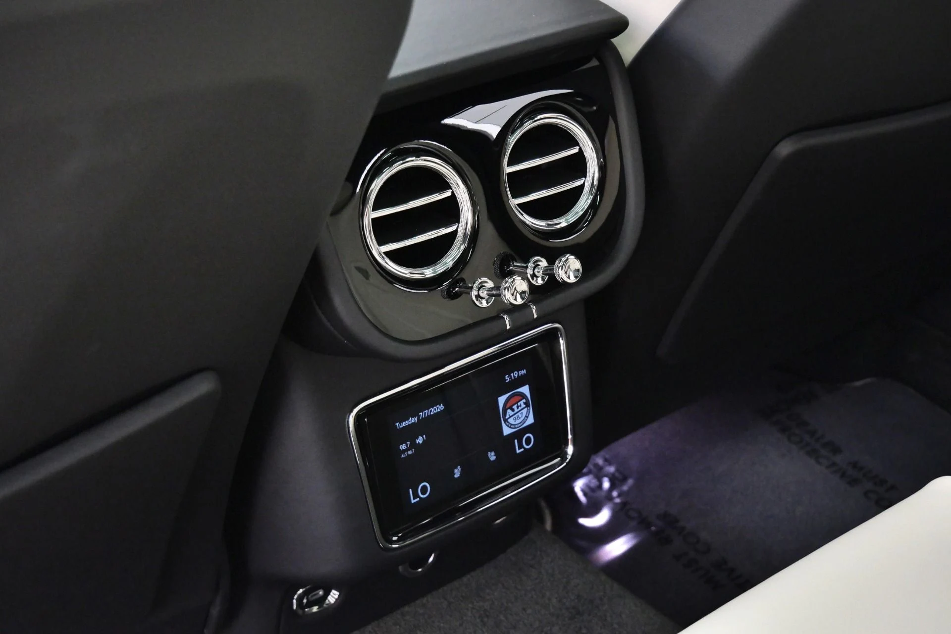 mph031_3548607135_Used_2023_Bentley_Bentayga_V8_Touring_Specification_Front_Seat_Comfort_Specification_1783533314_be517f9ef7