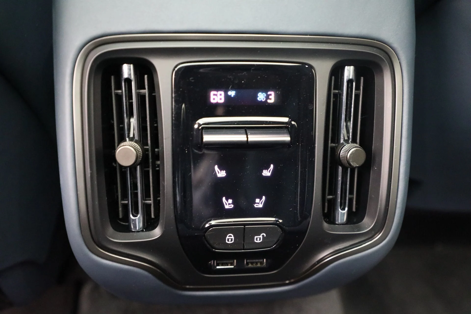 mph031_3550275062_New_2025_Aston_Martin_DBX_707_1762018753_2de6c7d93f