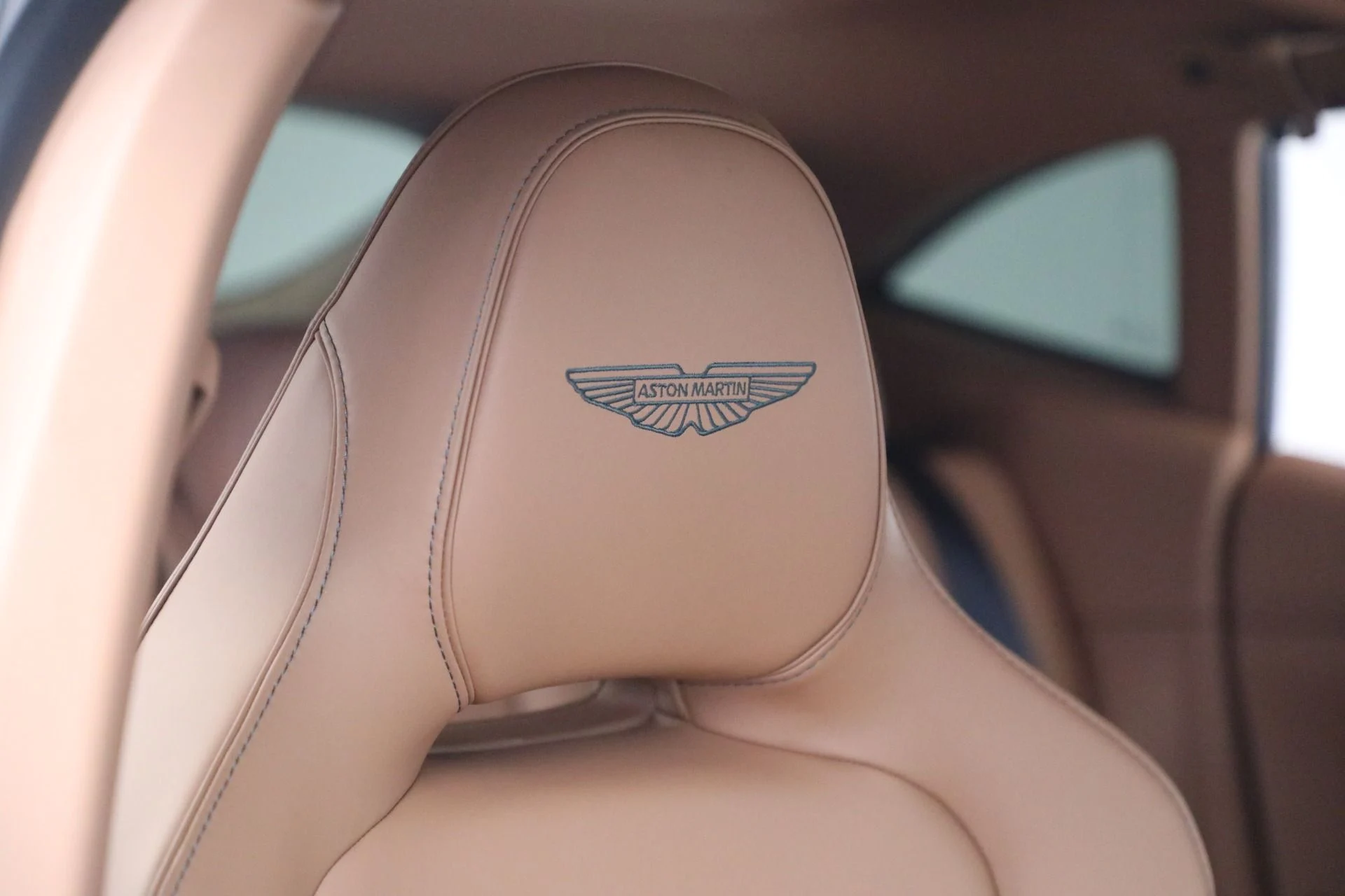 mph031_355395685_Used_2025_Aston_Martin_DBX_707_1777035536_a570f1bb74