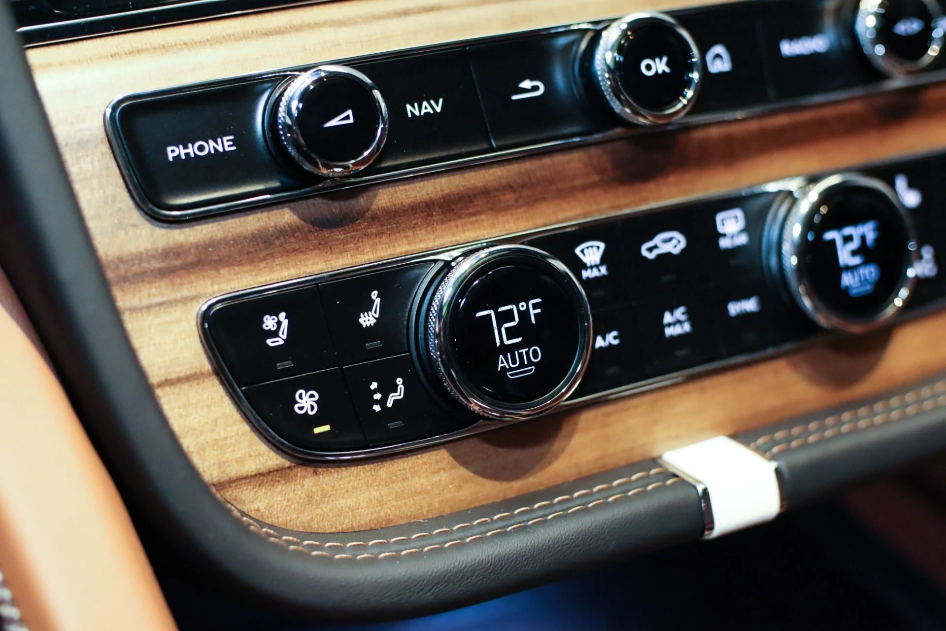 mph031_3555796707_New_2025_Bentley_BENTAYGA_V8_S_V8_1744810623_8ddf57f256