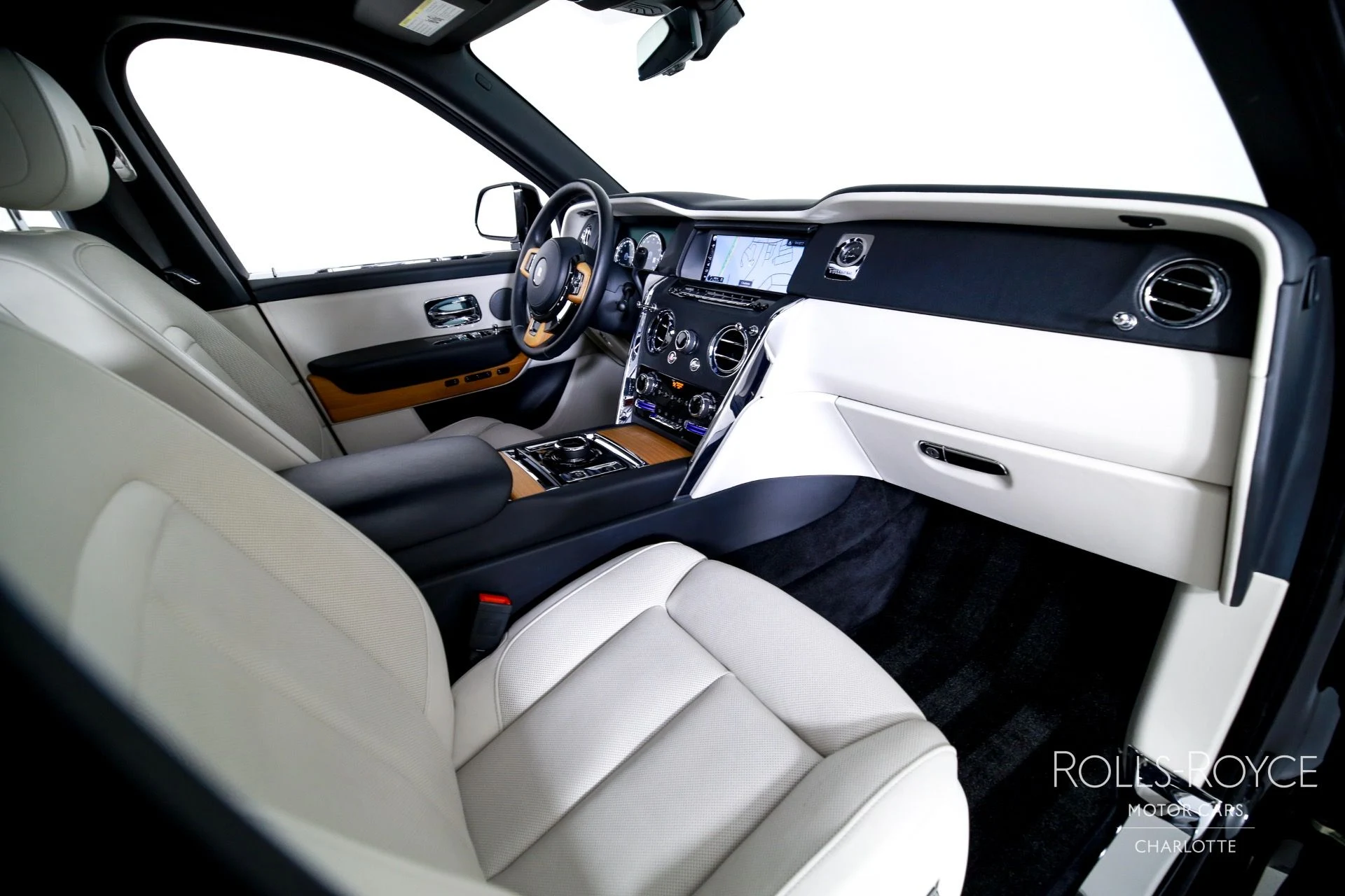 mph031_3572372308_Used_2019_Rolls_Royce_Cullinan_1754411729_39d54bfcbb