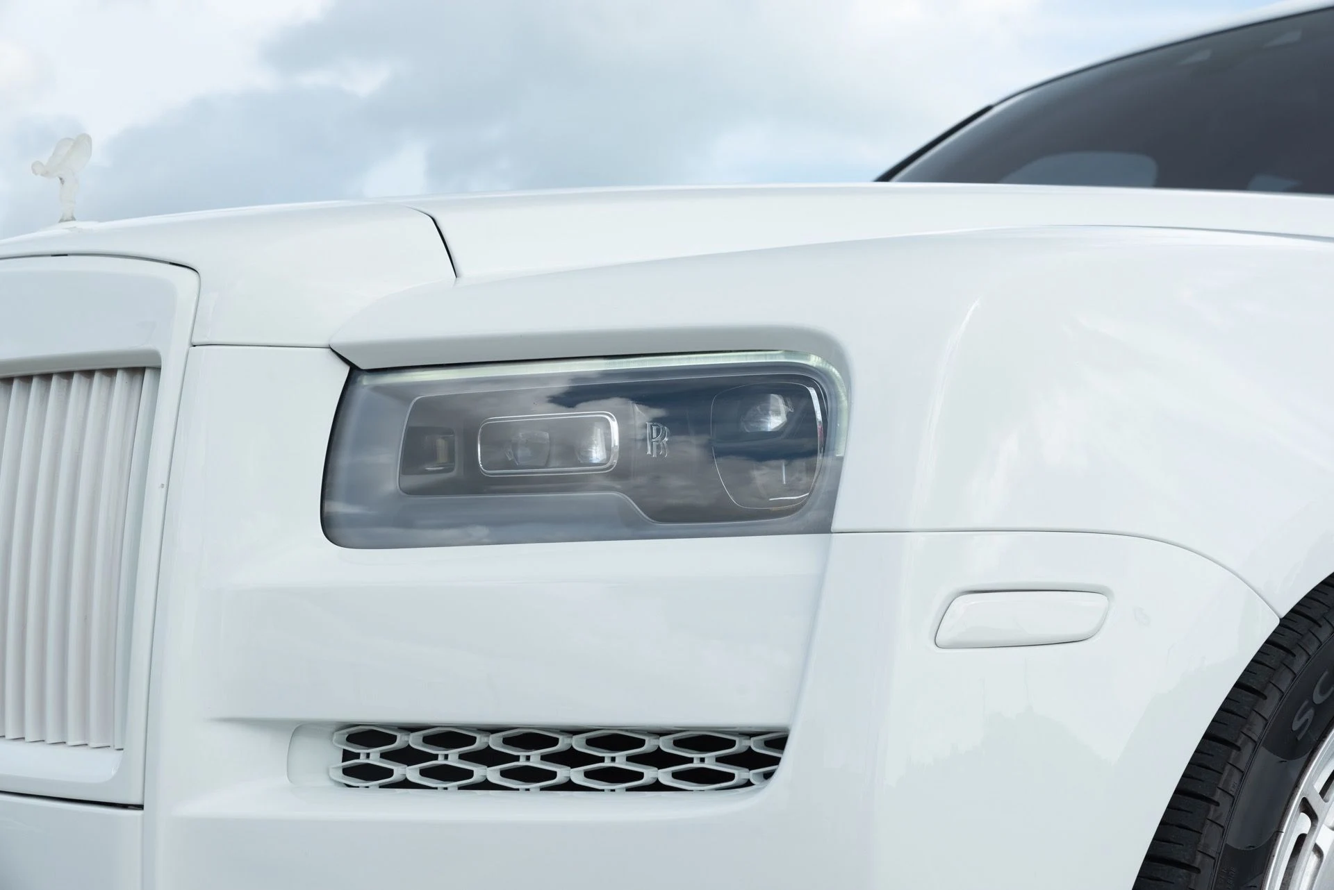 mph031_3574222371_Used_2020_Rolls_Royce_Cullinan_1764721010_c8cc654525