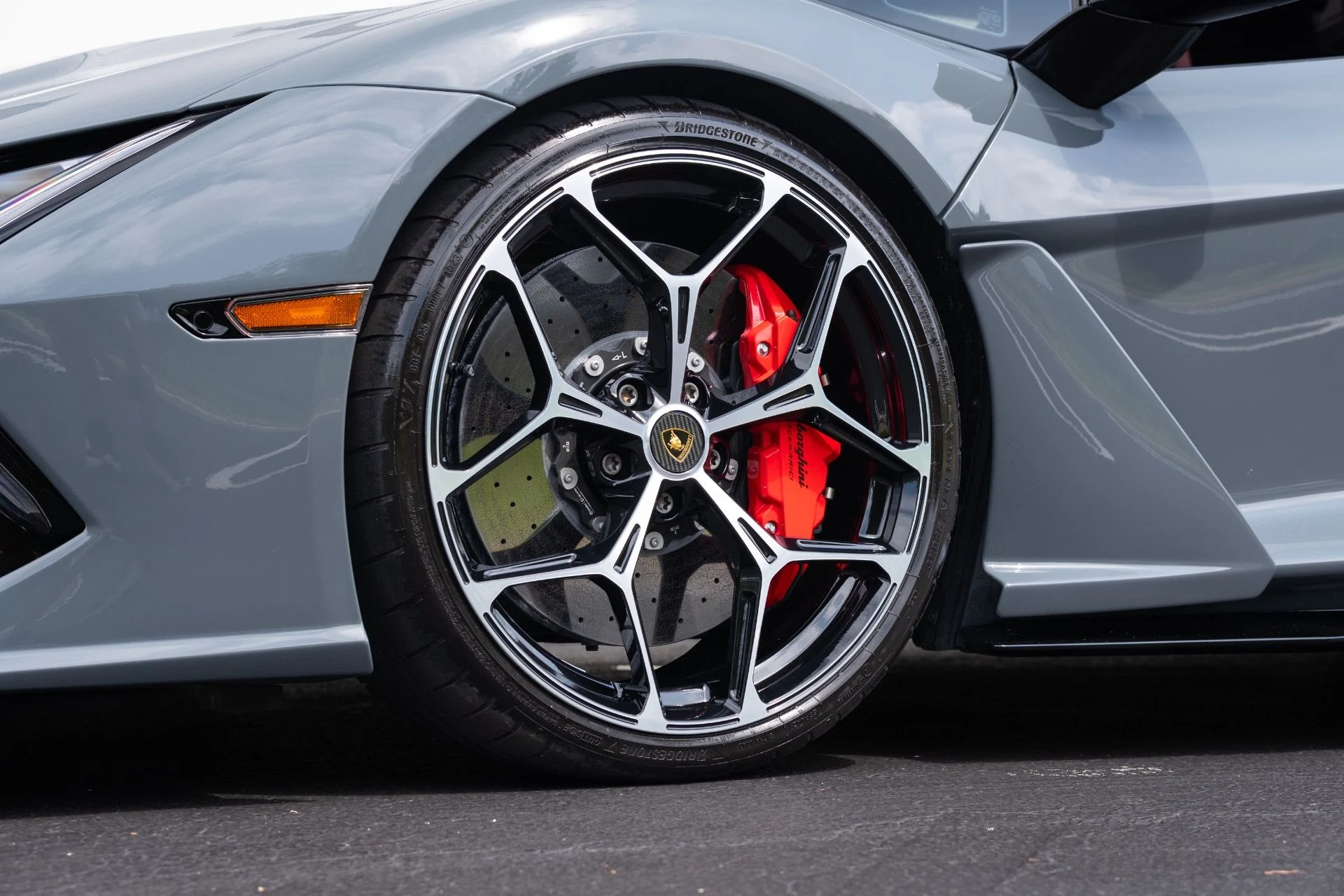mph031_3587804981_Used_2024_Lamborghini_Revuelto_1778880537_6db966ff8e