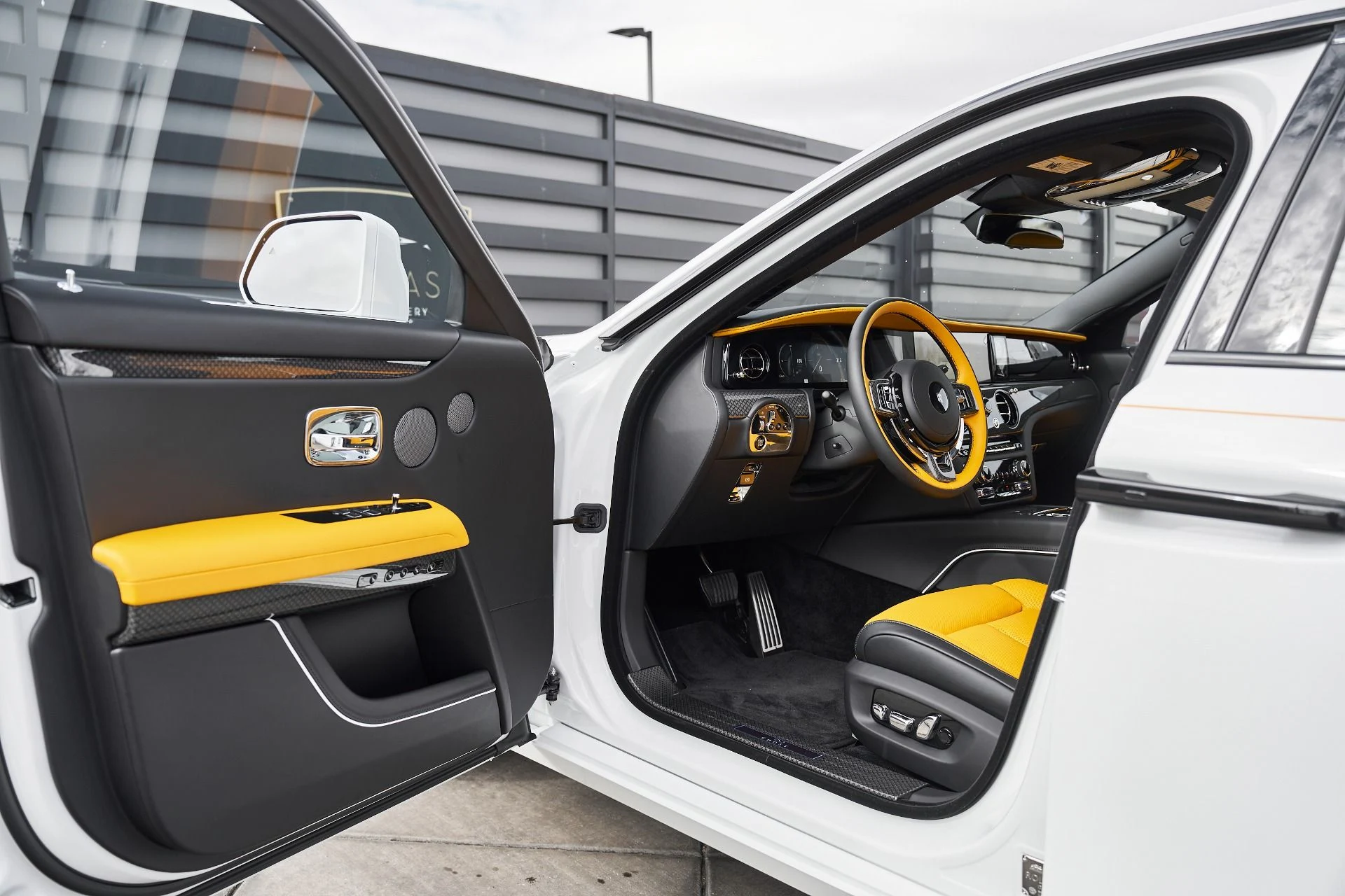 mph031_3597437581_Used_2025_Rolls_Royce_Ghost_Black_Badge_1763167781_eb5bd7deb9