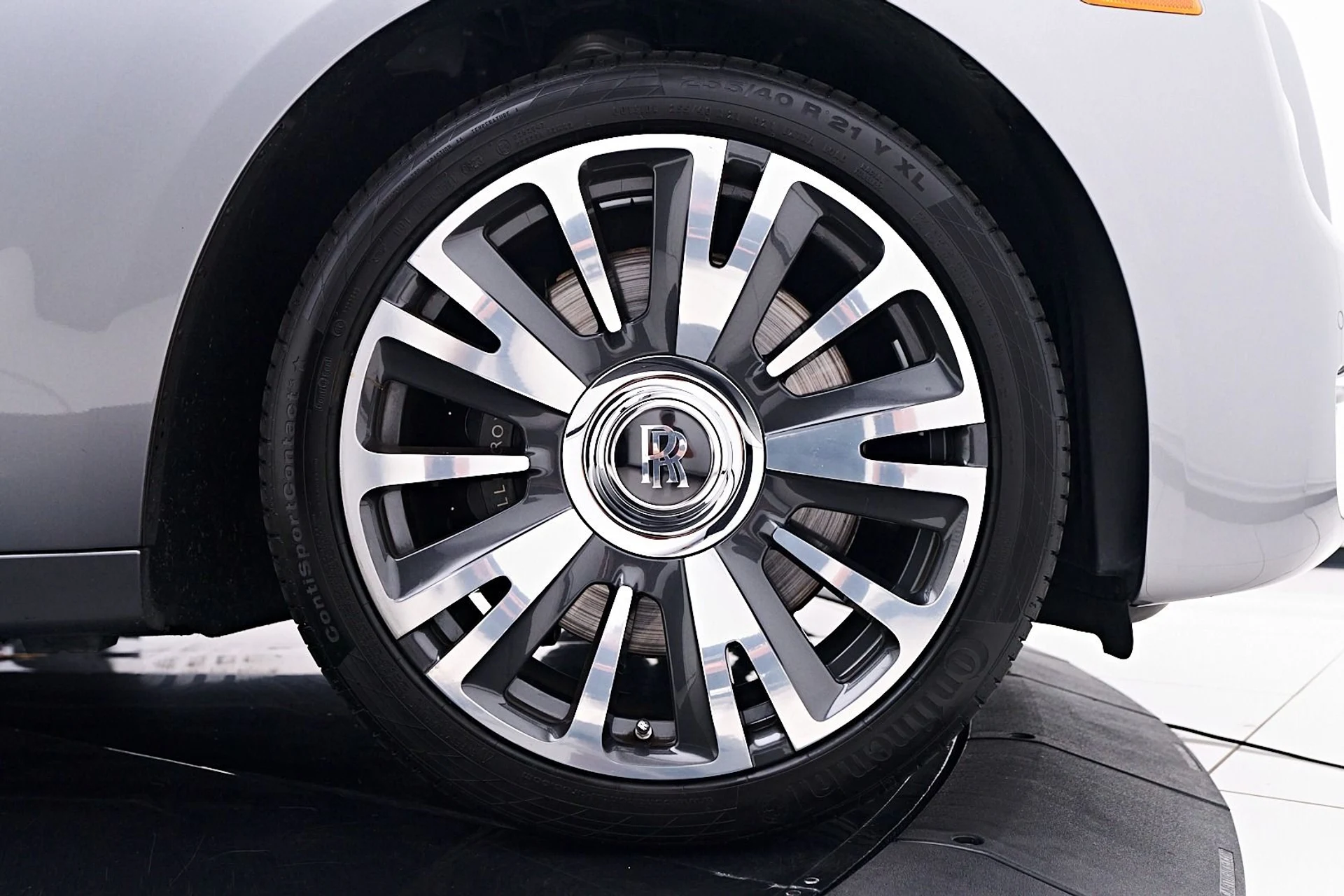 mph031_359930985_Used_2019_Rolls_Royce_Ghost_Base_1744847276_32db24d913