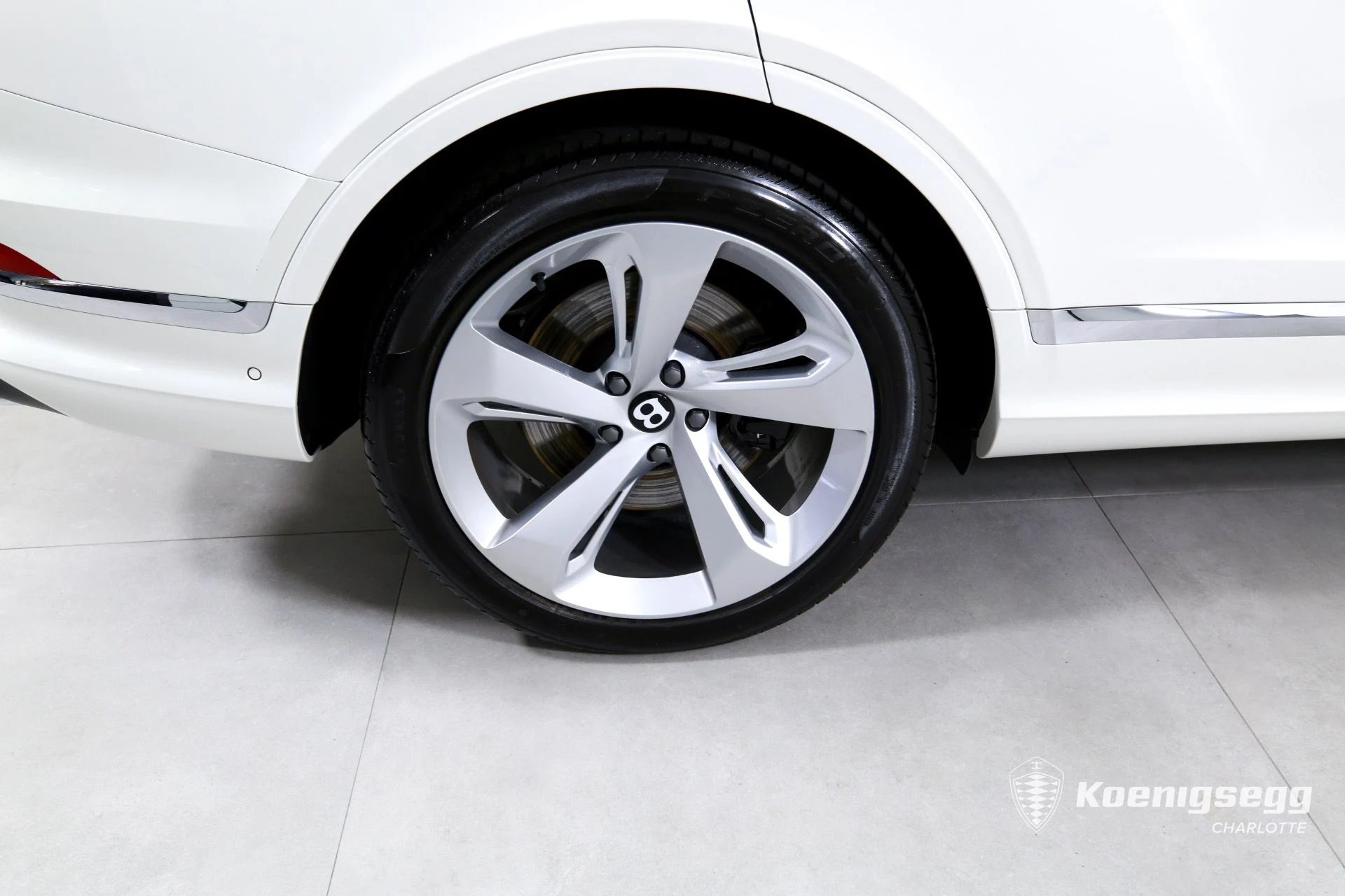 mph031_3600370168_Used_2023_Bentley_Bentayga_Hybrid_1760985662_cf63a0df1b