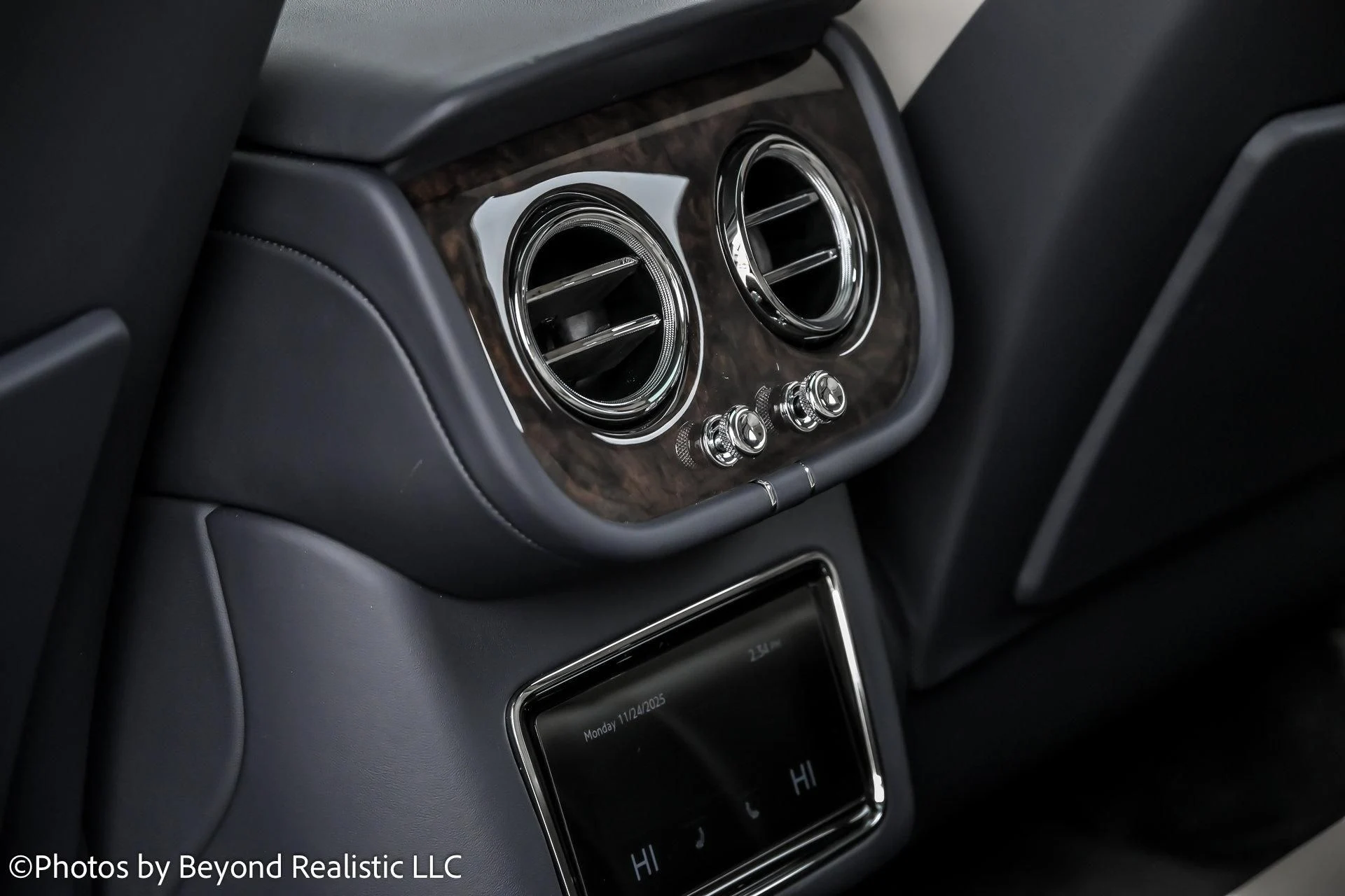 mph031_361671774_Used_2022_Bentley_Bentayga_V8_Mulliner_Driving_Specification_1765012906_892f07d01b