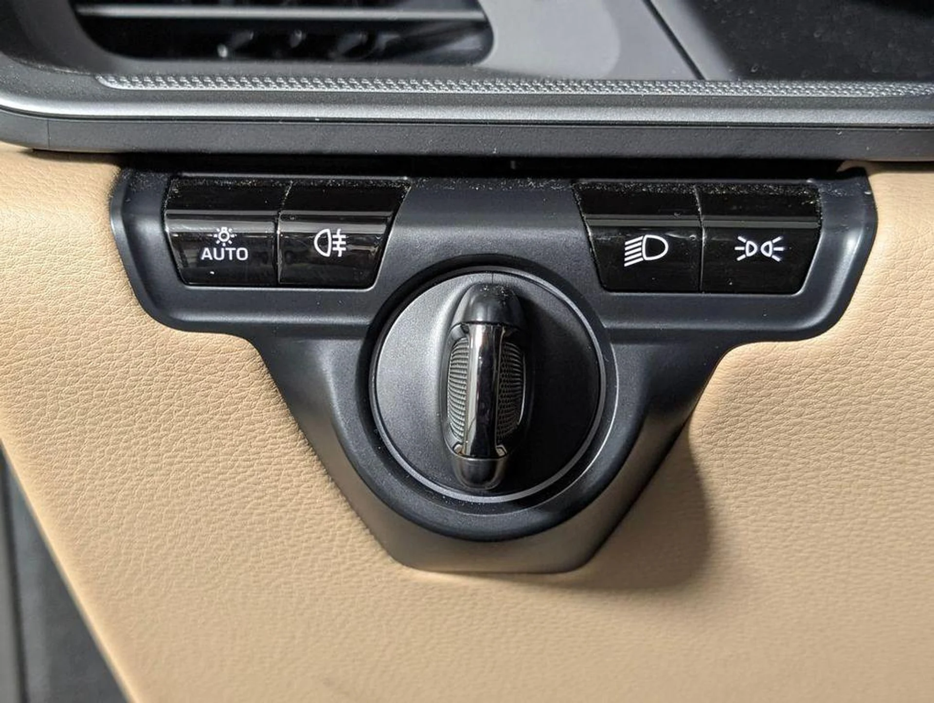 mph031_3634947701_L_Gw_G6j_B_dl_COW_6_Gvo_Iubm9_E_Tq_Kc_93a4577331