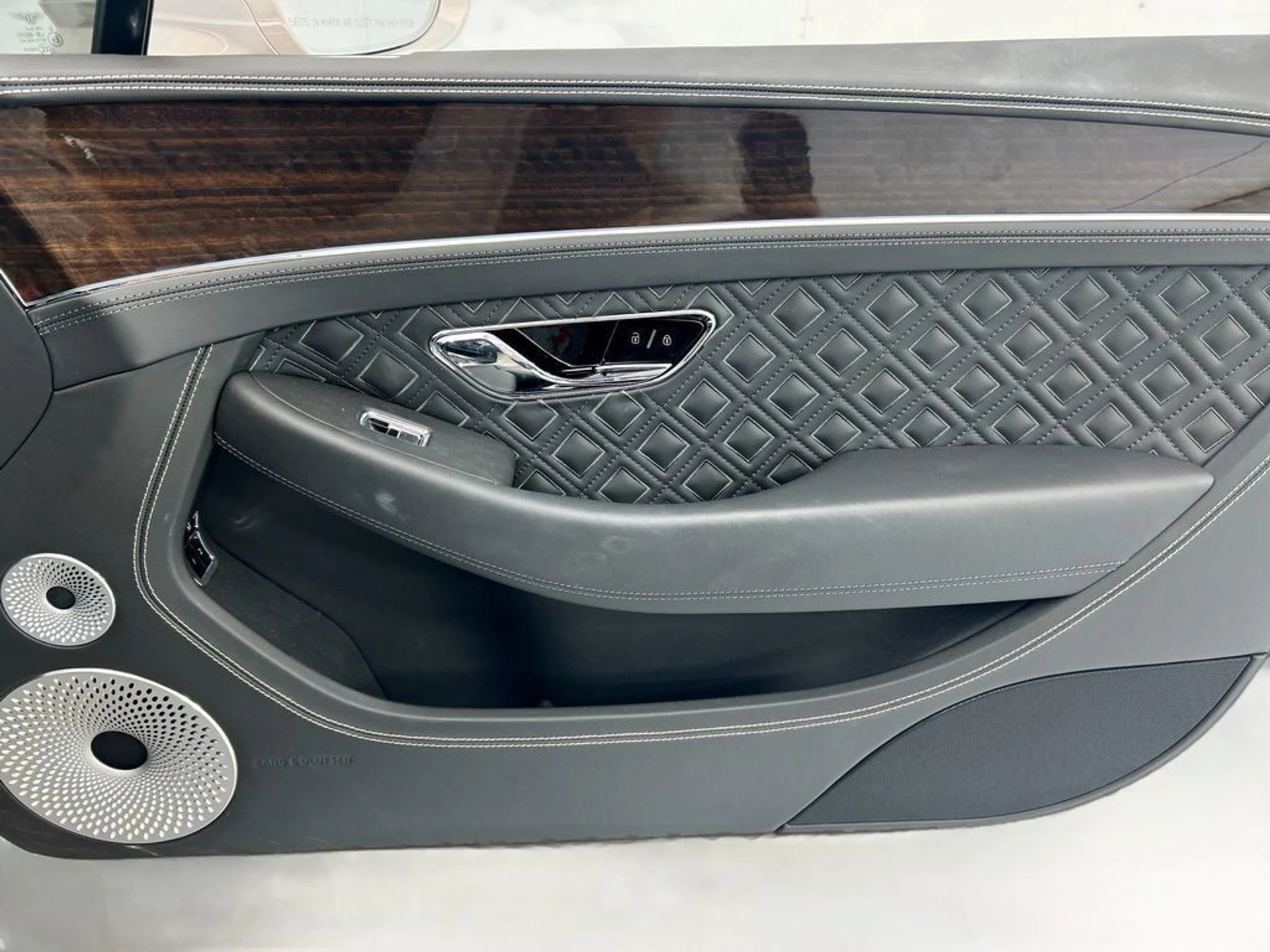 mph031_3641796647_used_2021_bentley_continental_gtv8convertible_8119_23001236_32_1024_39047a40b7