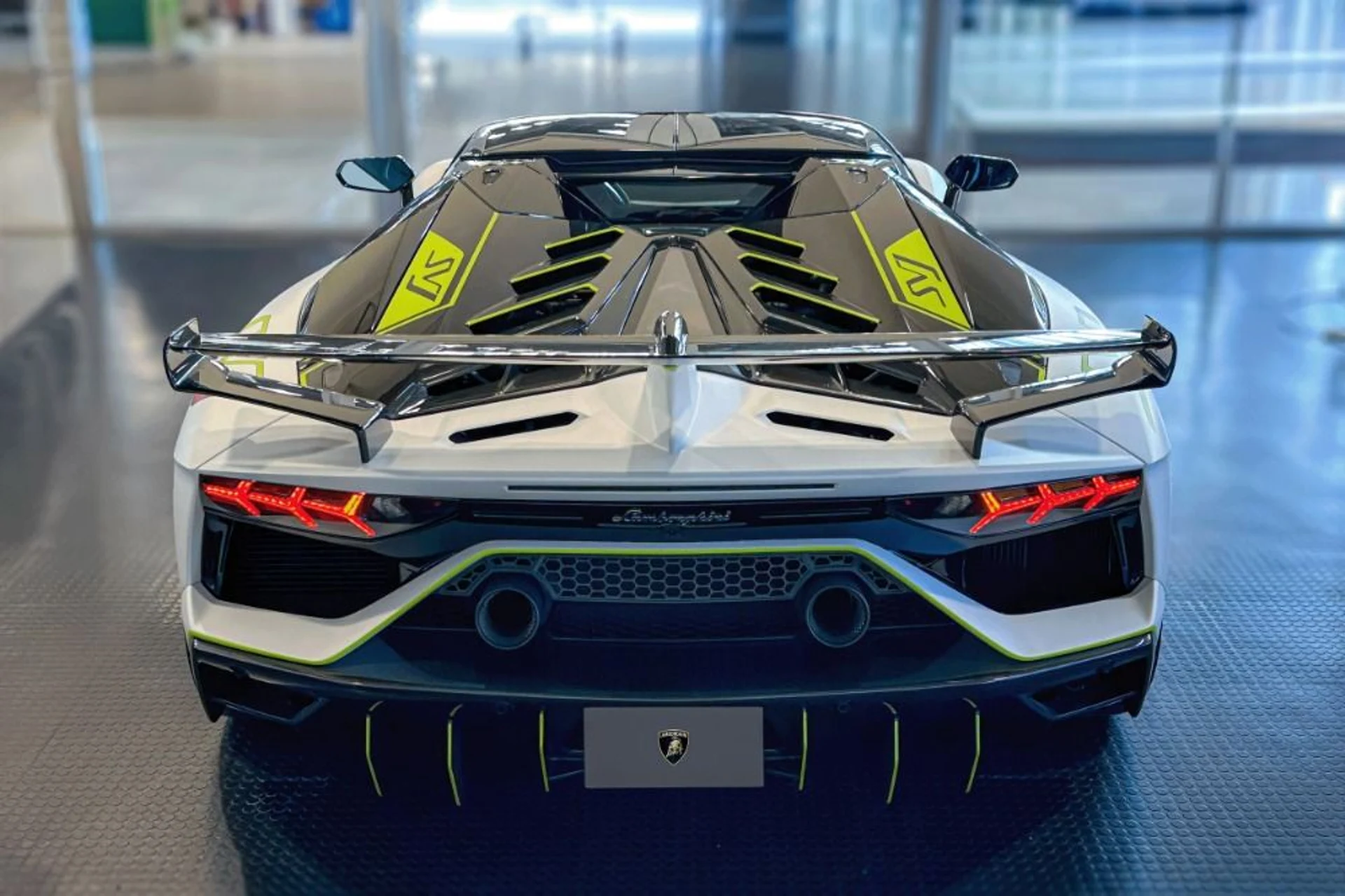 mph031_3646087906_Used_2021_Lamborghini_Aventador_LP_770_4_SVJ_1765888248_3e606c1a61