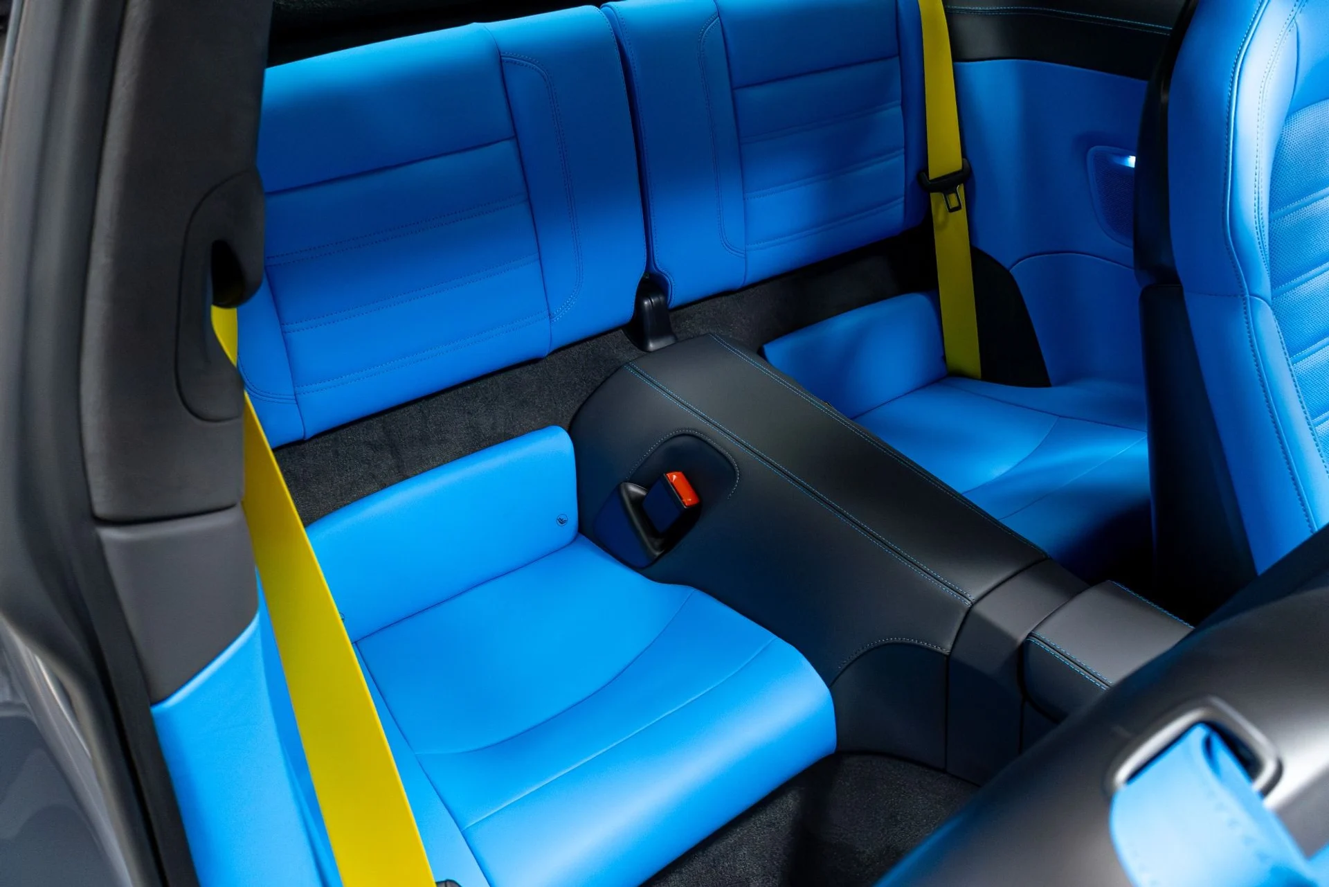 mph031_3650634840_Used_2024_Porsche_911_1774039779_d139b0d1b7