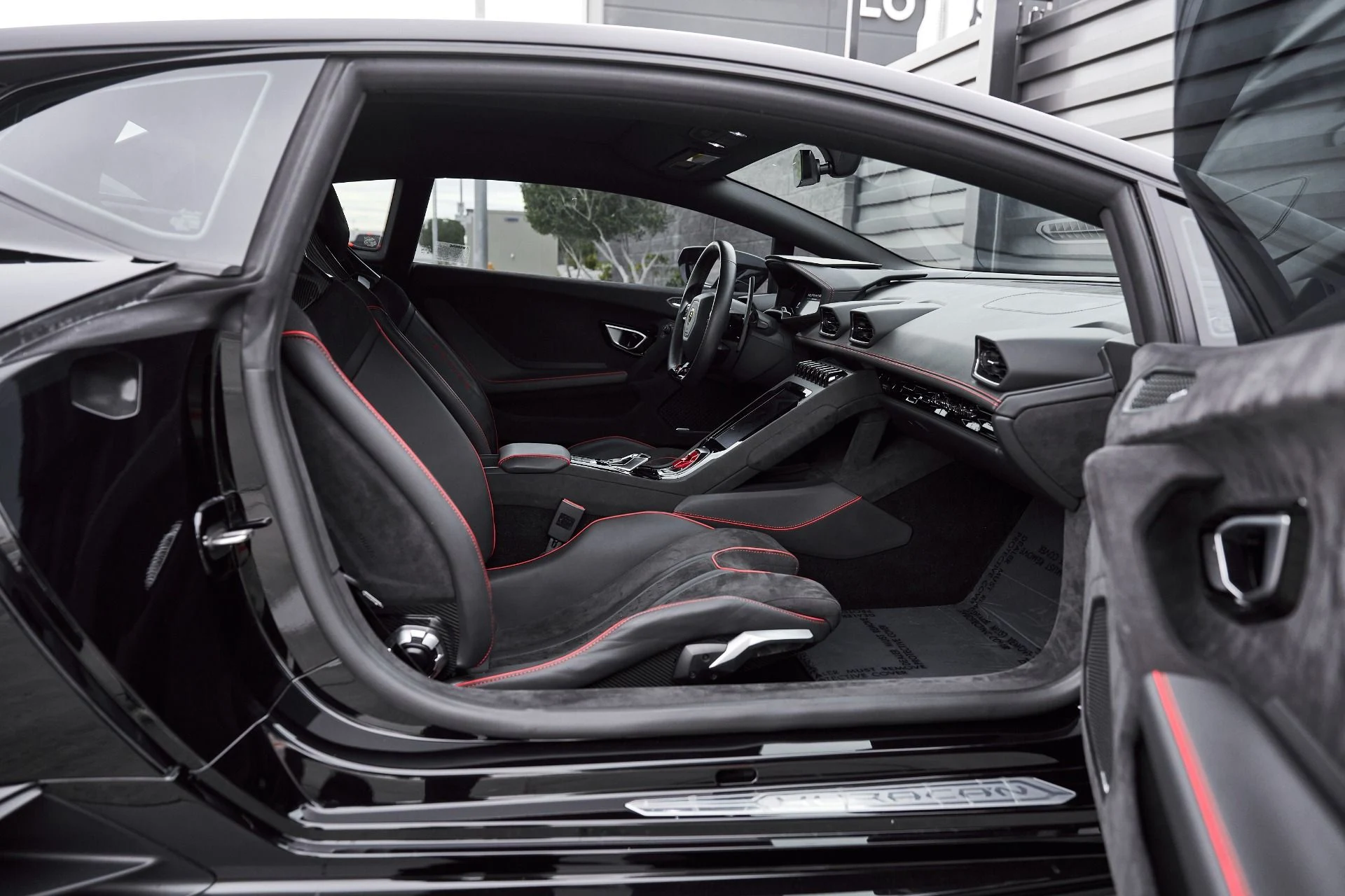 mph031_3660874190_Used_2023_Lamborghini_Huracan_Tecnica_Base_1766269038_84cc64d3cc