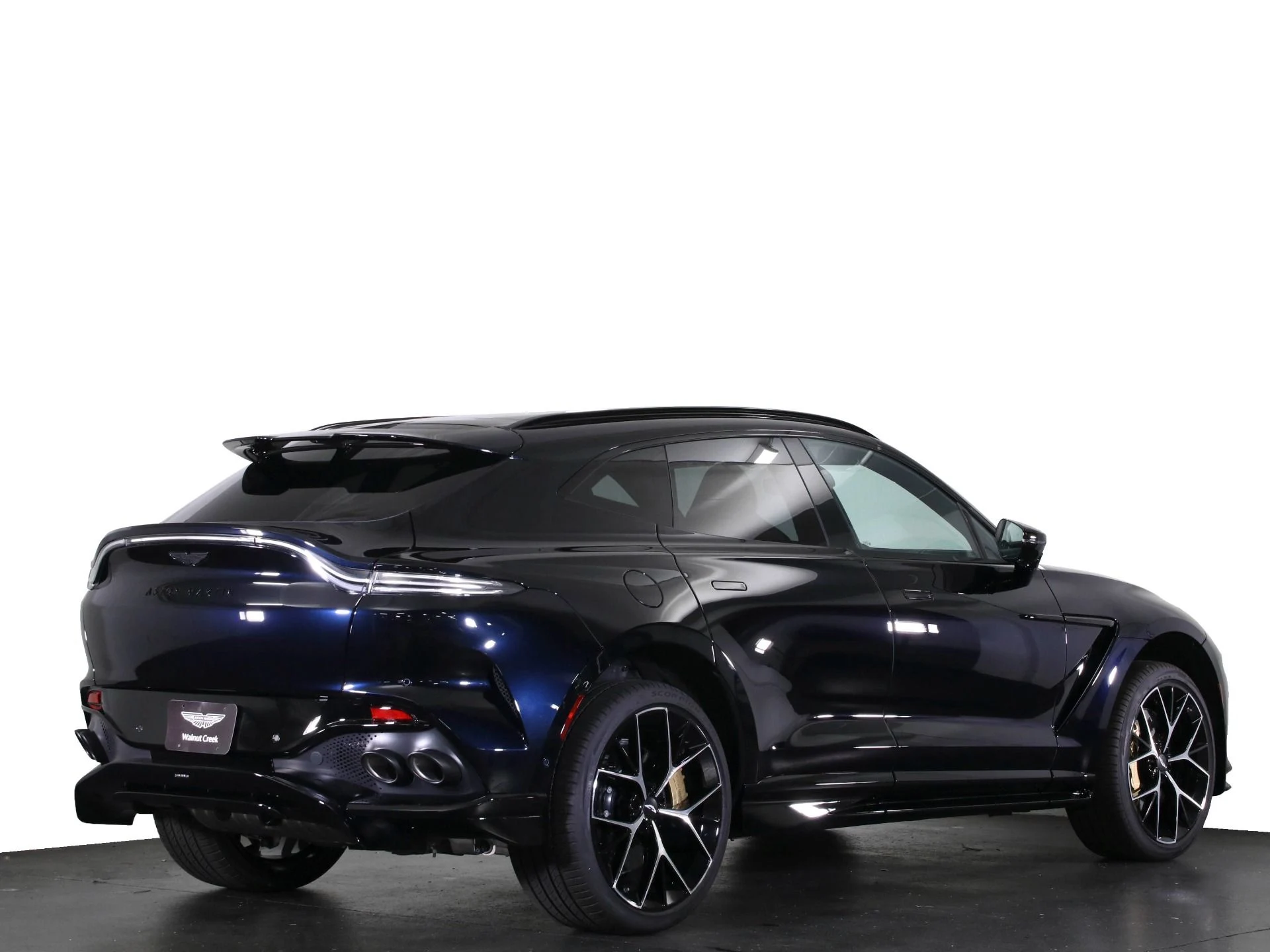 mph031_3663535404_New_2025_Aston_Martin_DBX_707_1768455345_d038391b0b