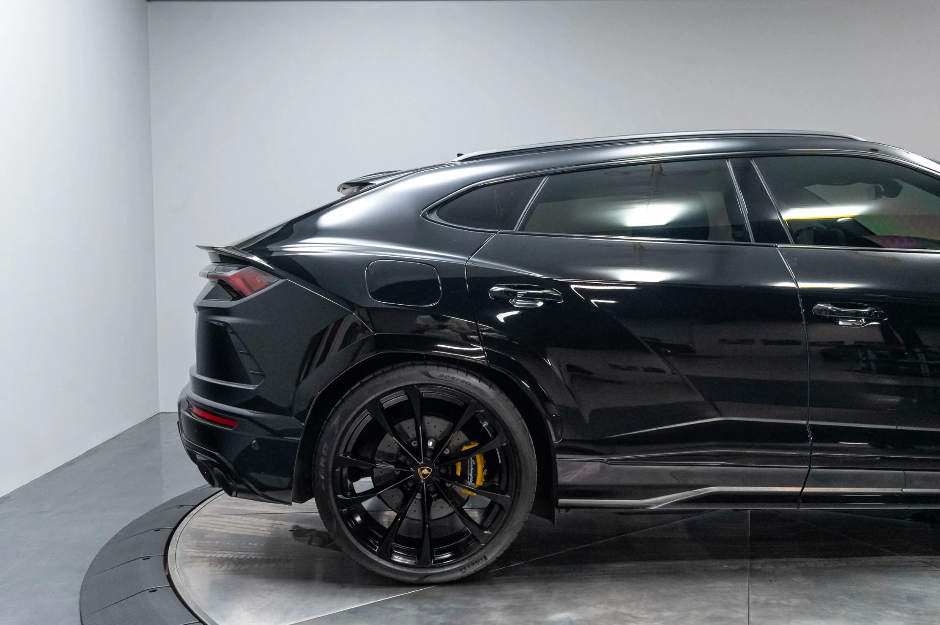 mph031_3672315804_Used_2019_Lamborghini_Urus_1786985122_df0f758a35
