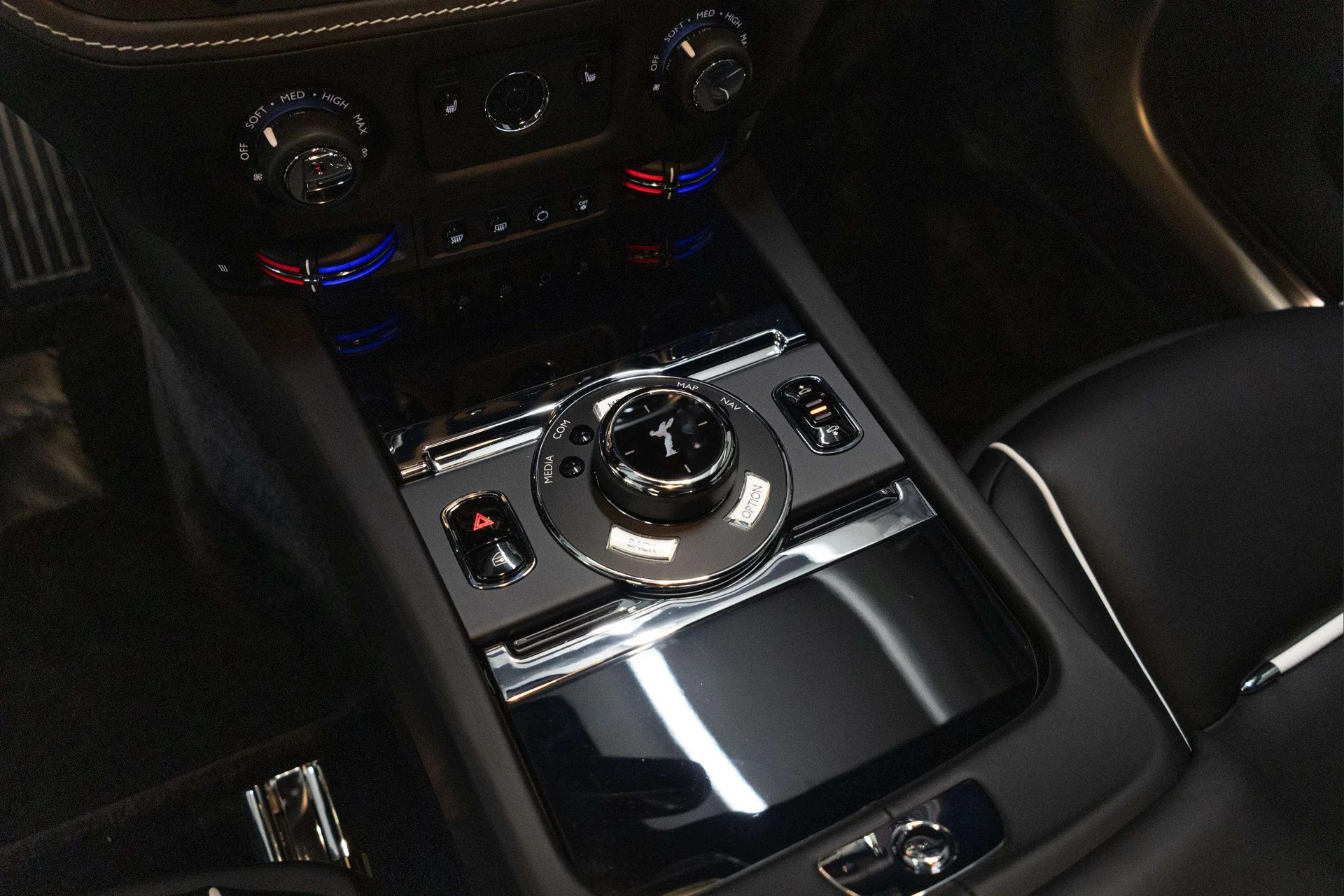 mph031_3681106457_4bbeecd1_bd4f_4446_8874_f510b8506f37_201920_Rolls_Royce20_Wraith2028_SCA_665_C52_KUX_8724329_32_2883c30371