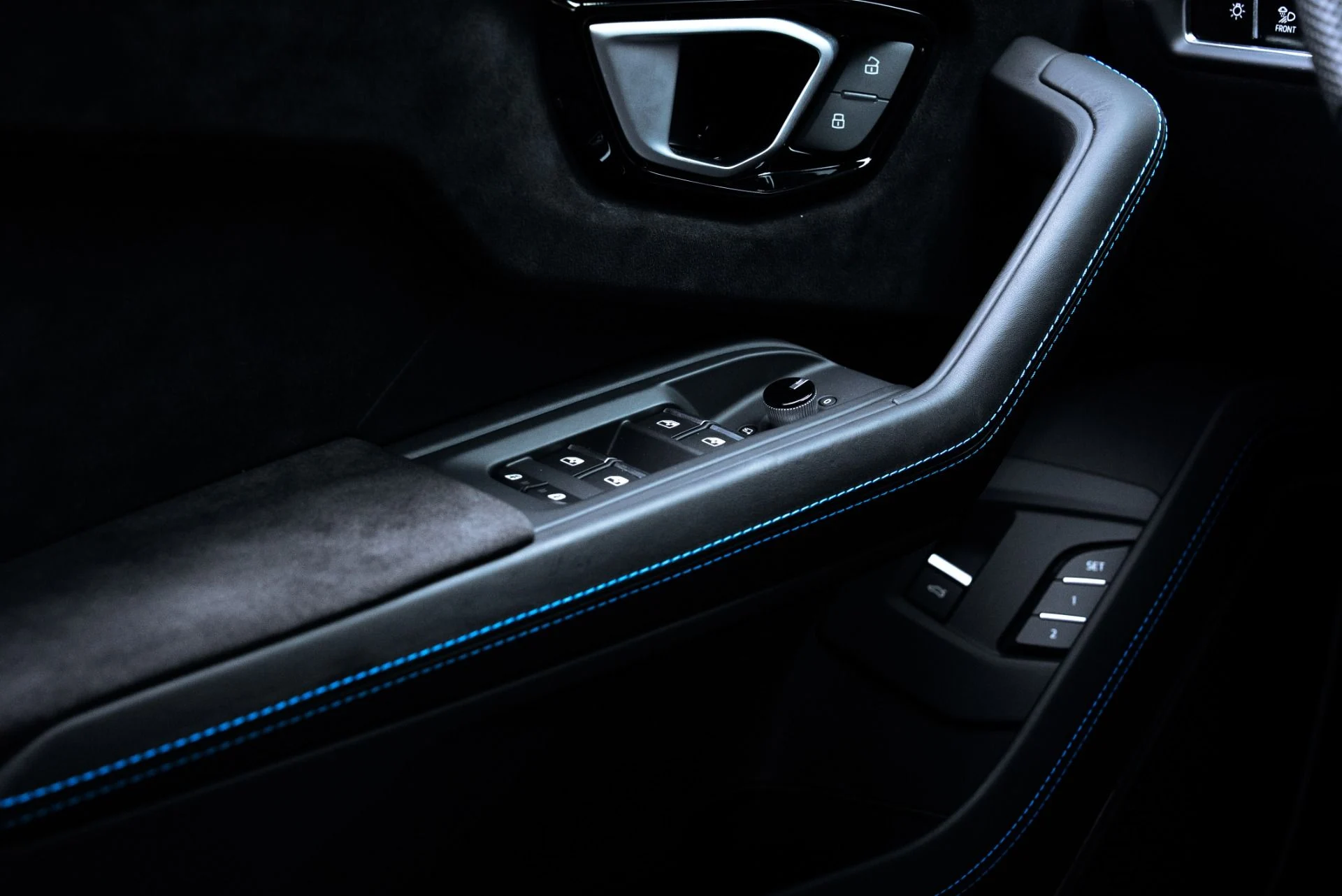 mph031_3682375270_Used_2024_Lamborghini_Urus_S_1774974370_d1405e0ab2