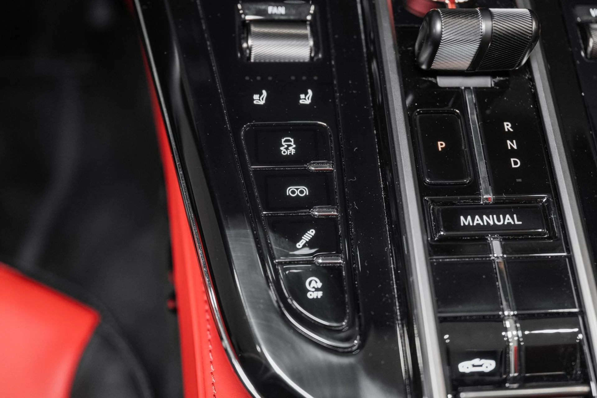 mph031_3694003129_New_2026_Aston_Martin_Vantage_S_Roadster_1786373251_70da1c764c
