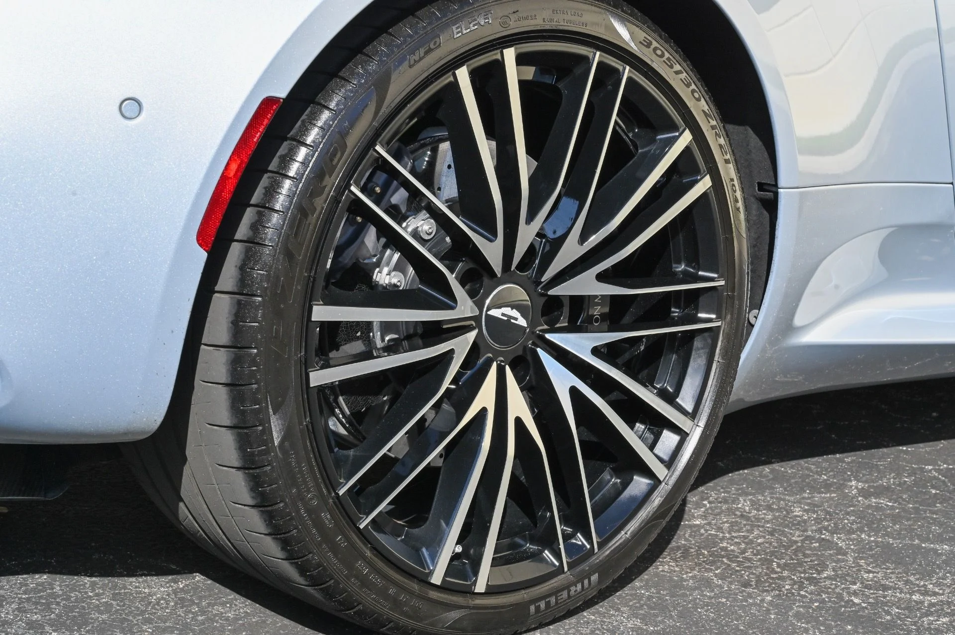 mph031_3694829424_Used_2020_Aston_Martin_DBS_Superleggera_1708981970_5ebd704b9c