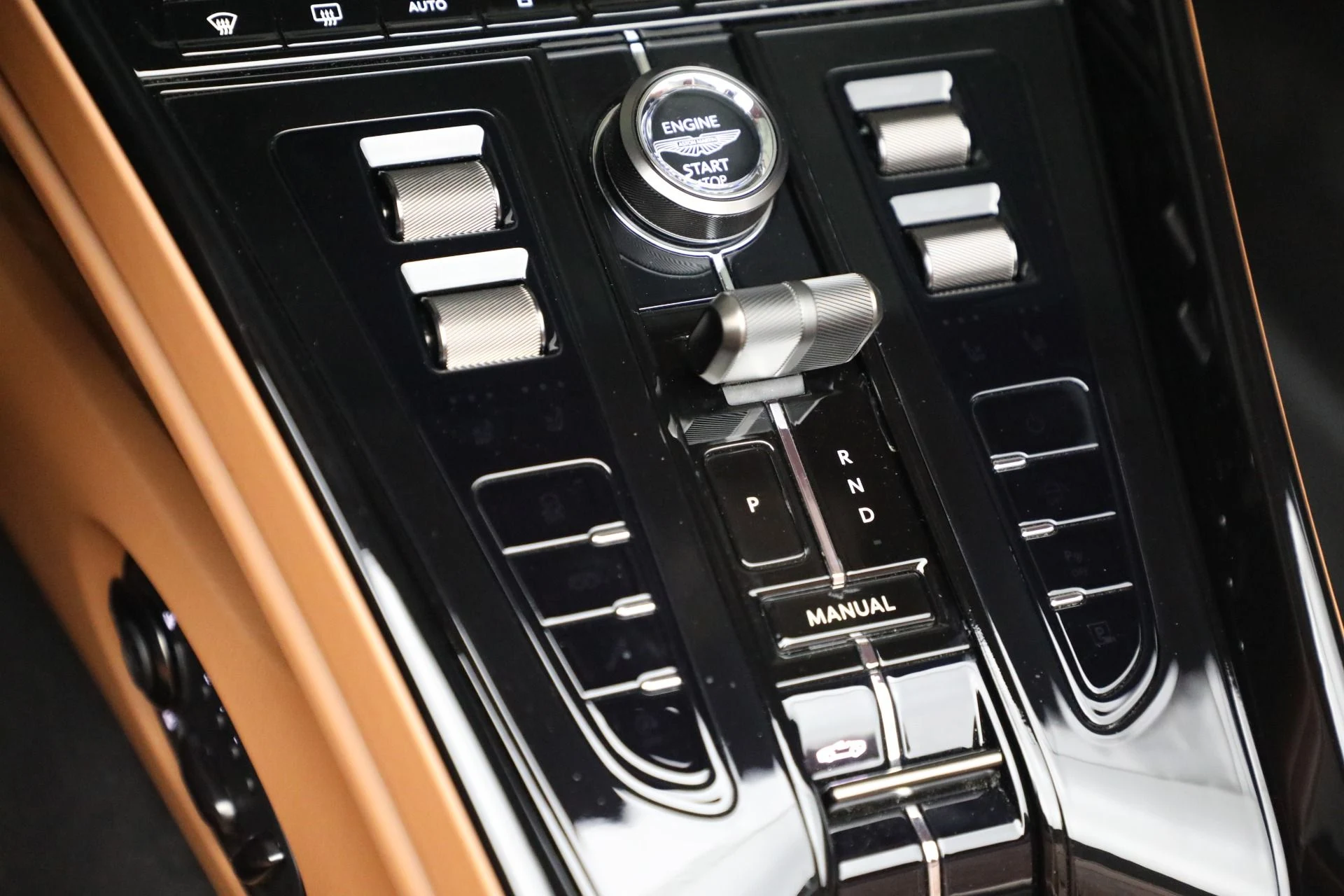 mph031_3695932610_New_2025_Aston_Martin_DB_12_Volante_7e6b3fb294