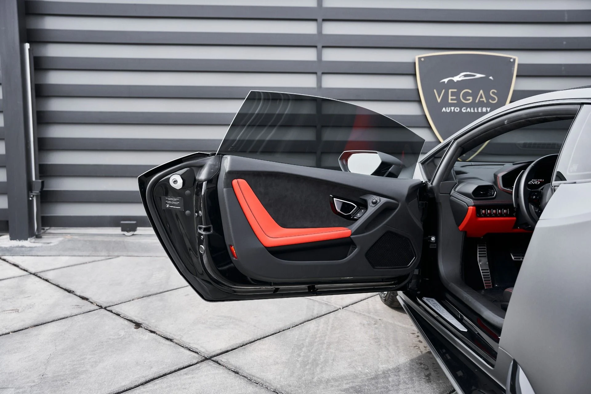 mph031_3706969968_Used_2023_Lamborghini_Huracan_EVO_Base_1769049041_666f3a109c