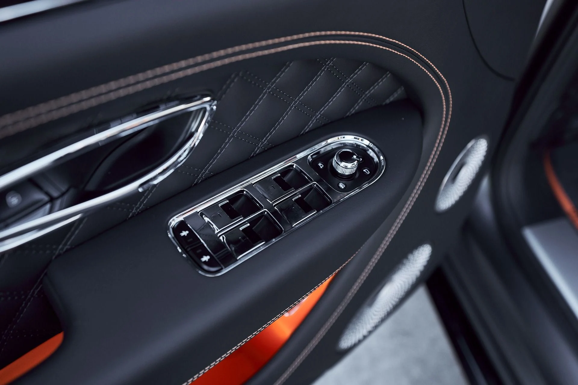 mph031_3720079752_Used_2025_Bentley_Bentayga_S_Black_Edition_1764904186_3a0ba92721