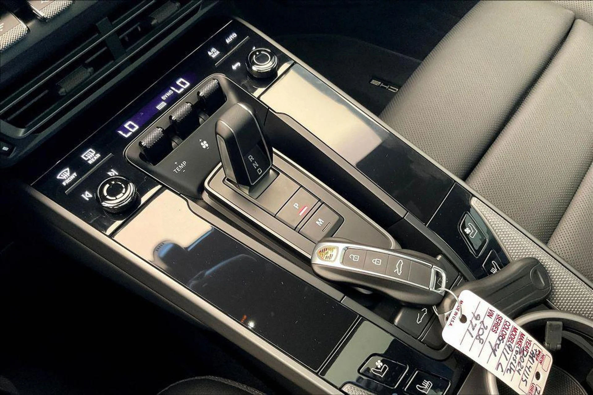 mph031_3739783666_Suv_WD_d1_B_Dkxm3s4yl_Kdn_in_K_Ak_3f259da166