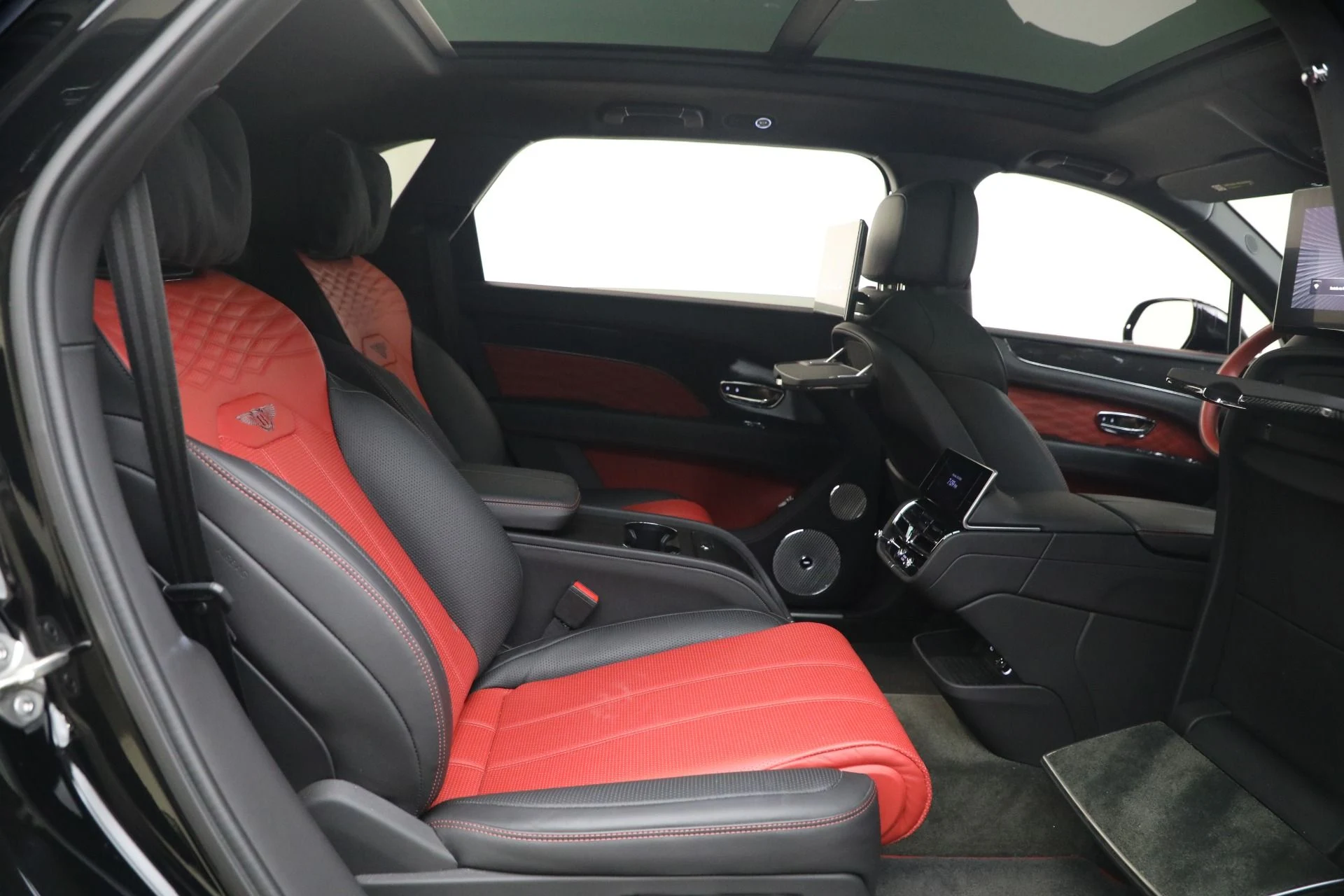 mph031_3747096374_Used_2023_Bentley_Bentayga_EWB_Azure_V8_First_Edition_1772501693_643207cd14