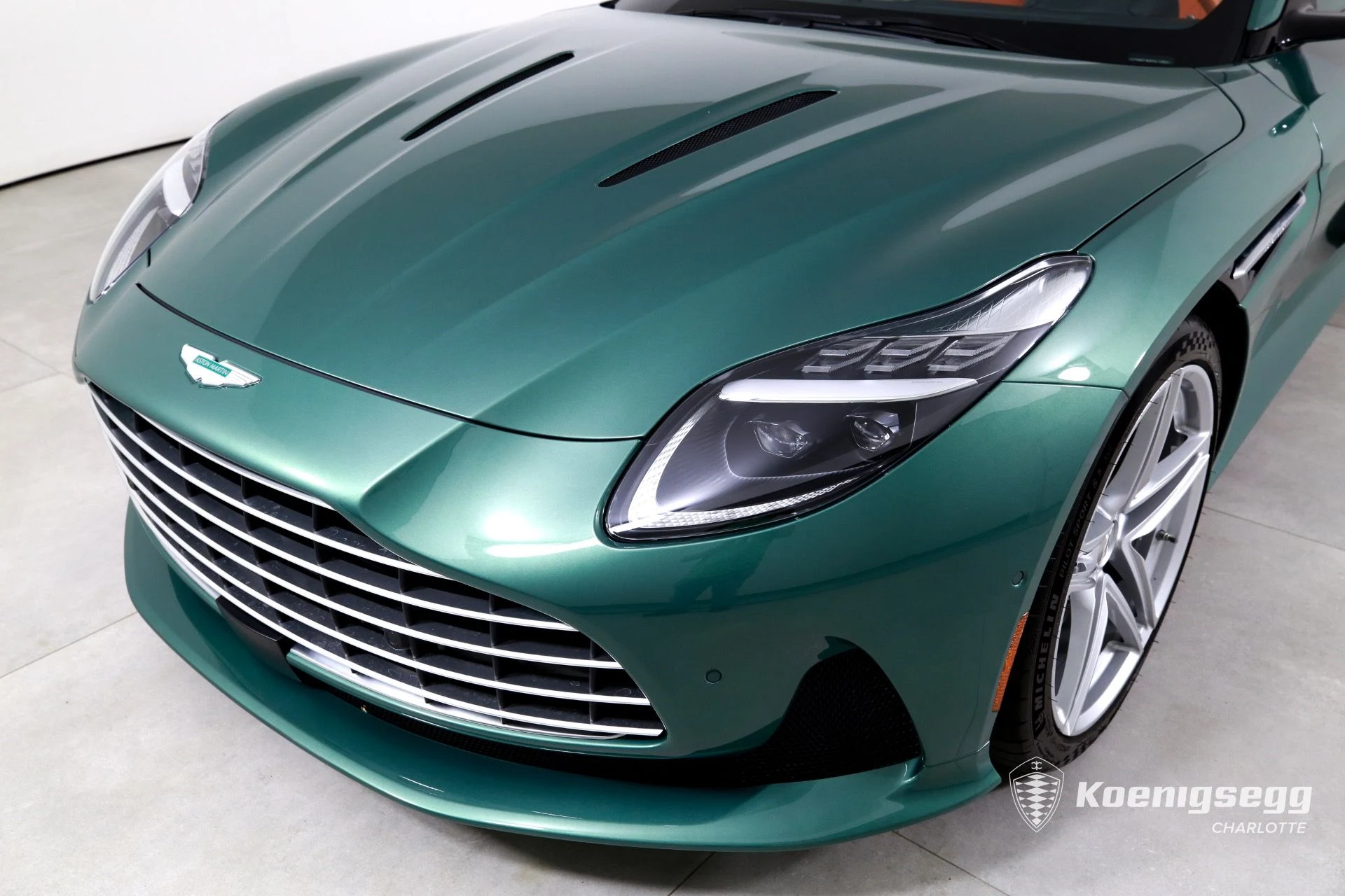 mph031_3753943473_Used_2024_Aston_Martin_DB_12_V8_1760989589_1877c5e948