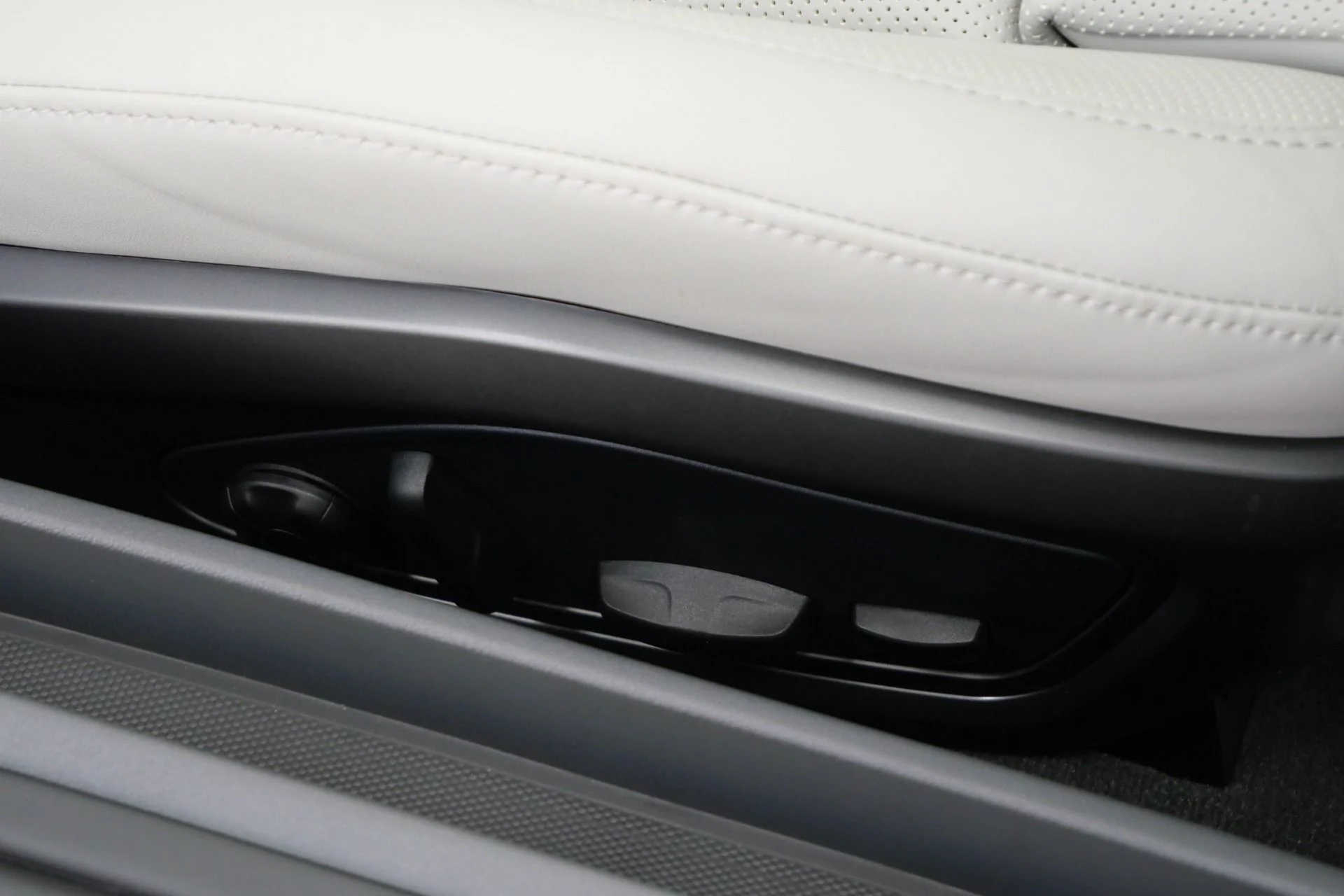 mph031_375904673_Used_2023_Porsche_911_Carrera_Cabriolet_Premium_Package_Sport_Exhaust_Carrera_Classic_Wheels_1759422810_679b9633e2