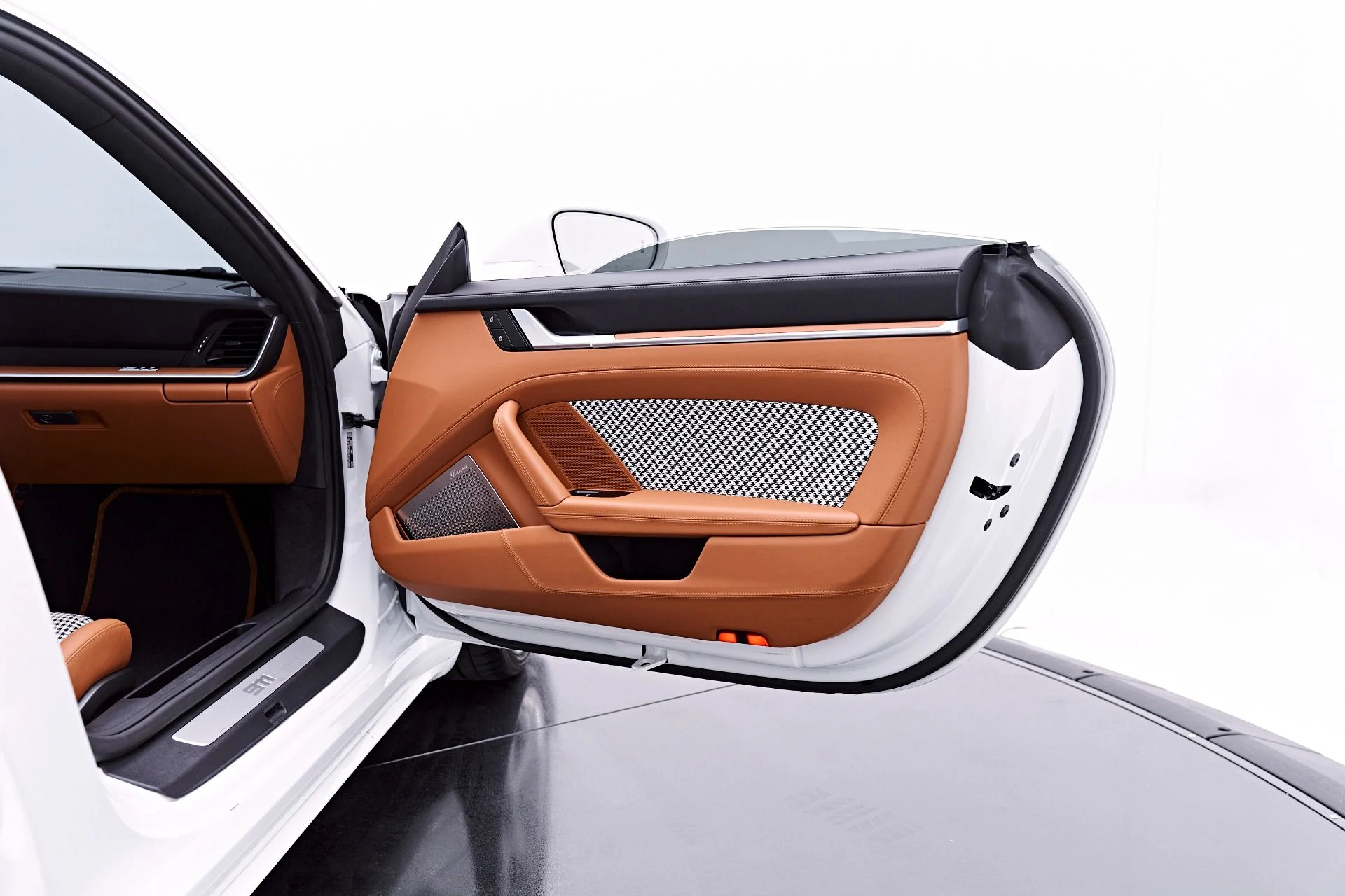 mph031_3769490586_Used_2024_Porsche_911_Turbo_S_1777505254_a3c80945d4