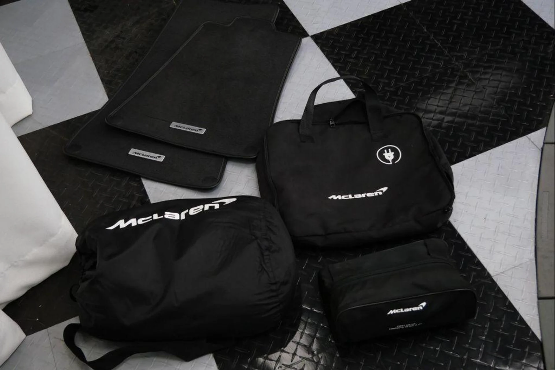 mph031_3774564981_wk_Rwjktsv_V7w_B_Qm96_Ogcv_V_Fmr_4_da54180479