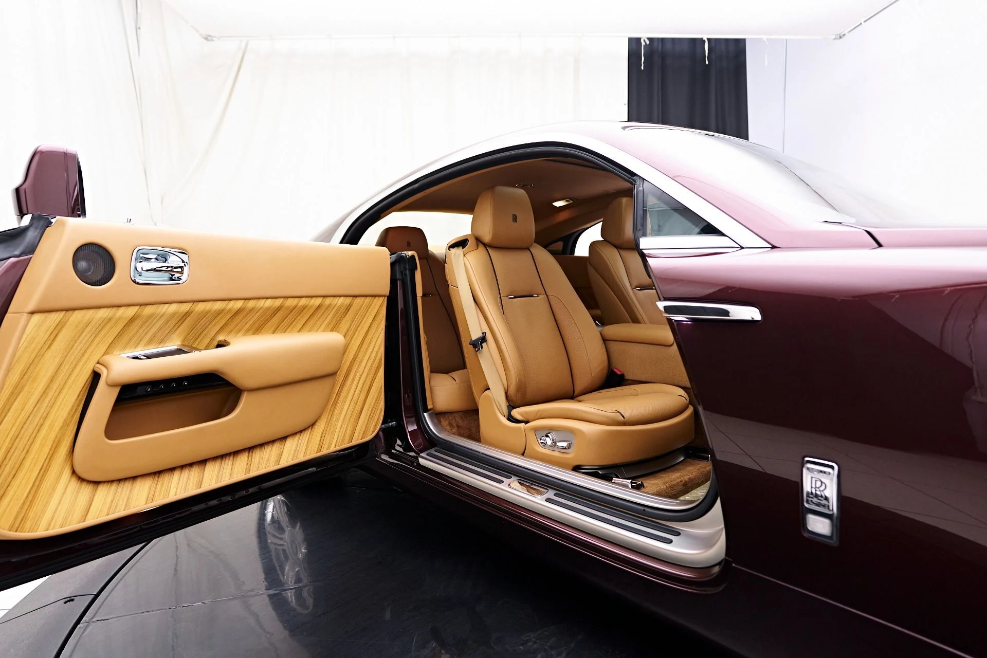 mph031_3778397751_Used_2015_Rolls_Royce_Wraith_Base_1757113603_f2191e89fb