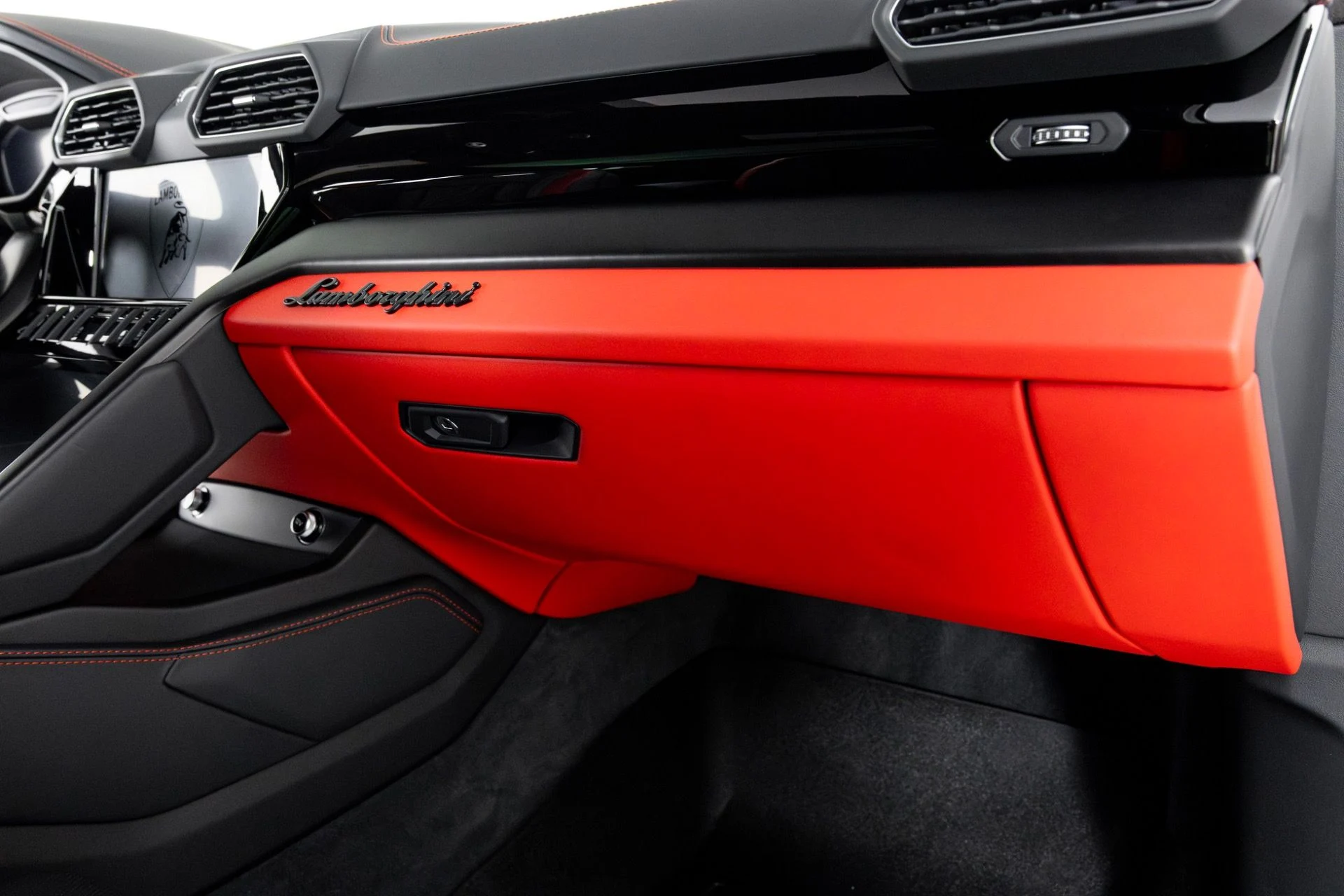 mph031_3779742803_Used_2024_Lamborghini_Urus_S_1765302054_05931c16d7