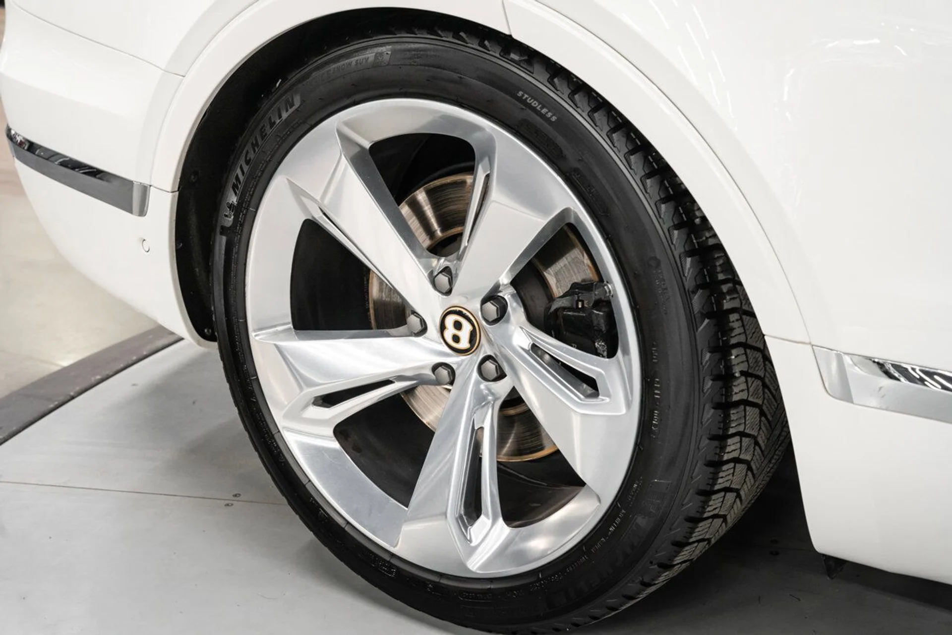 mph031_3785099481_bentley_bentayga_2019_65d729c4df