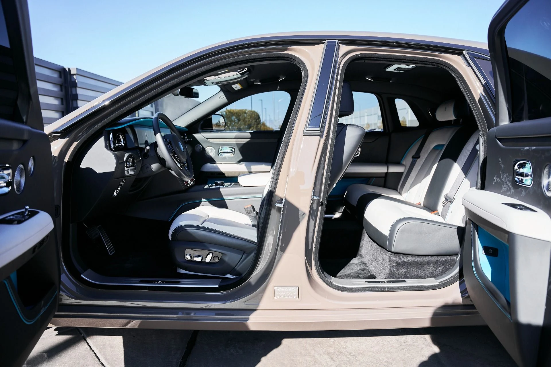 mph031_3797982053_Used_2025_Rolls_Royce_Ghost_Base_1770172869_b3f9b722d3