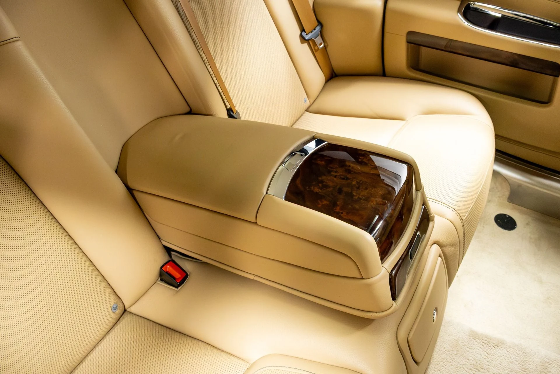 mph031_3798226595_Used_2017_Rolls_Royce_Ghost_1774888920_0e57dac33b