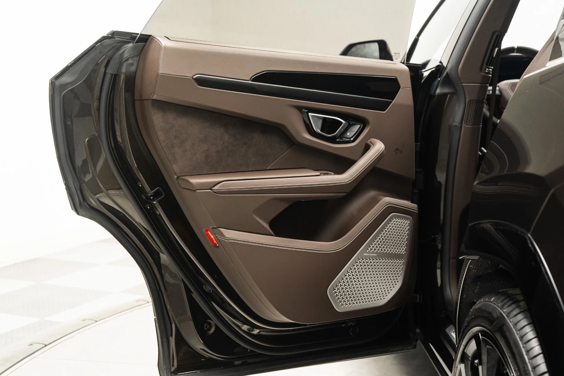 mph031_3799012840_Used_2022_Lamborghini_Urus_1793135043_6b3439a492