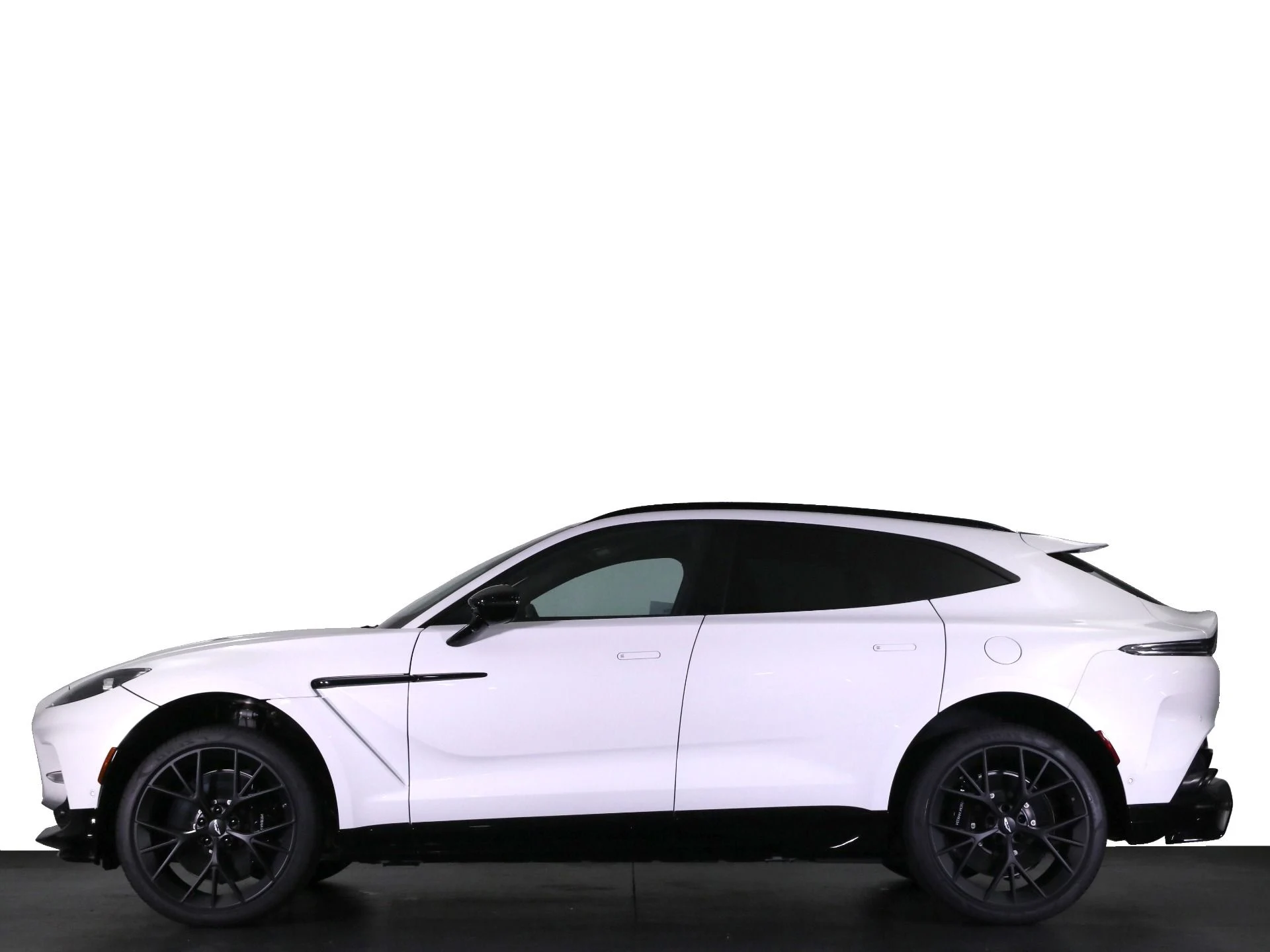 mph031_3821556578_New_2025_Aston_Martin_DBX_707_1758482627_b93a6cc0f0