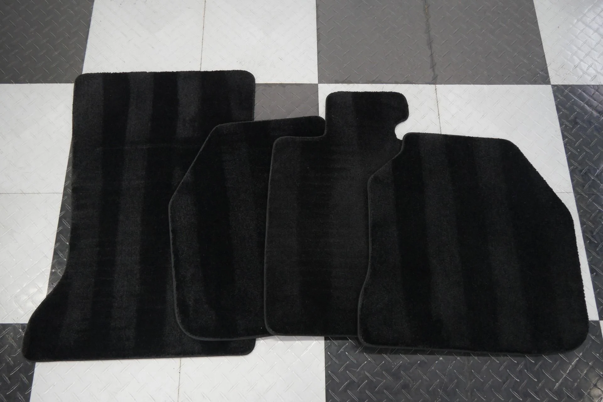 mph031_3825495995_Used_2013_Rolls_Royce_Ghost_Rear_Seat_Entertainment_Picnic_Tables_V12_Power_1766770439_0152bd9f68