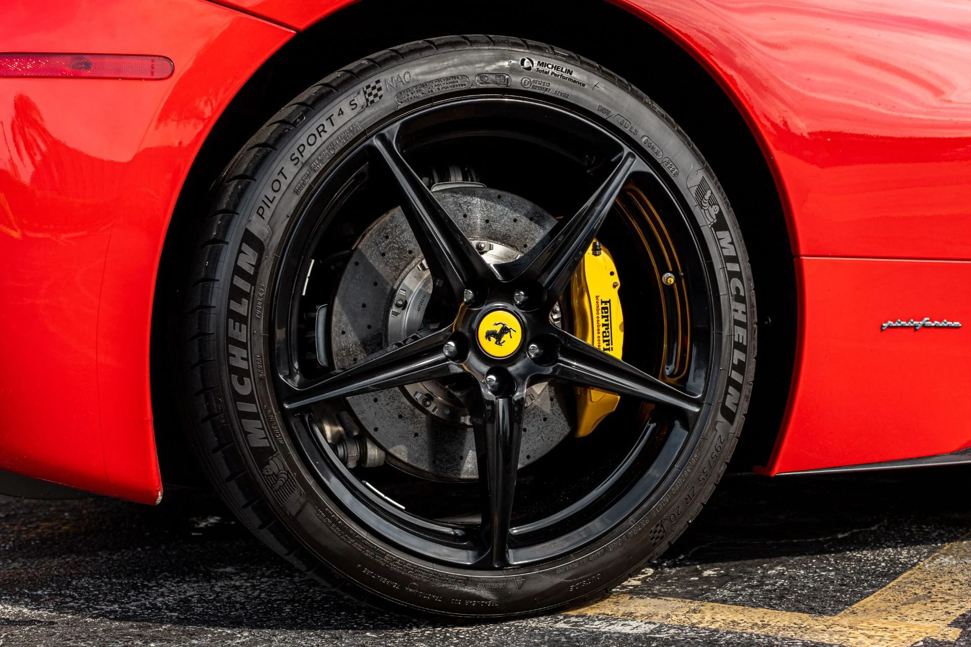 mph031_3831623958_Used_2013_Ferrari_458_Spider_Front_Rear_Parking_Sensors_Front_Lift_Carbon_Dash_Inserts_Central_Bridge_1655238519_acd0f795b6