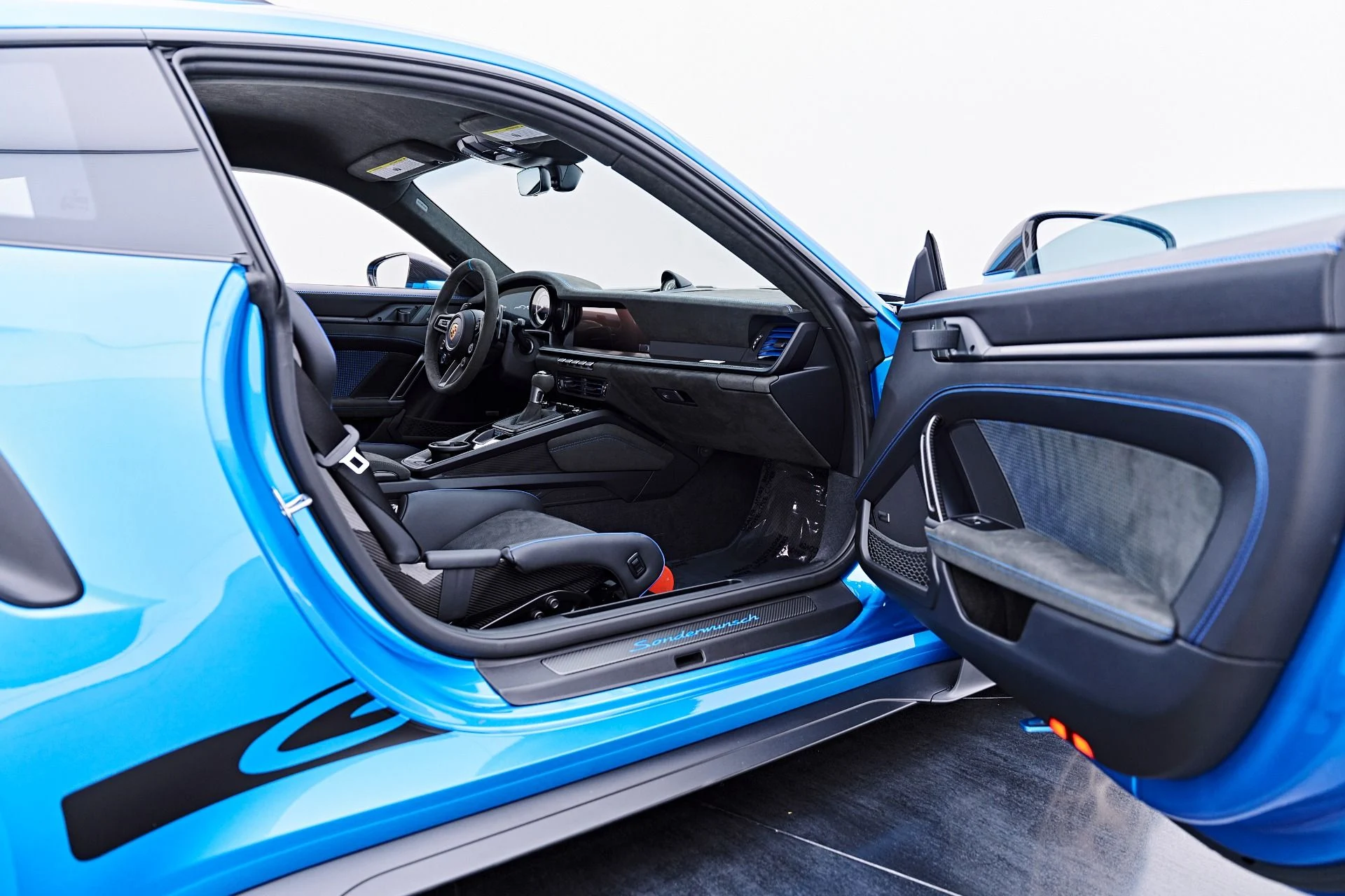 mph031_3831881579_Used_2024_Porsche_911_GT_3_RS_1789729431_7389613326