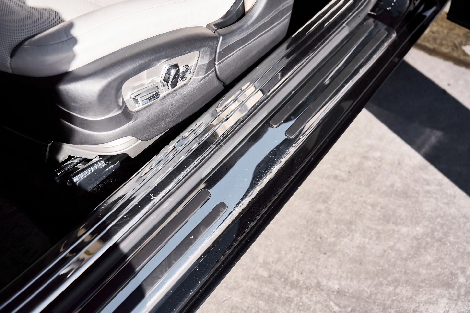 mph031_3834553884_Used_2015_Rolls_Royce_Wraith_1770669836_cdaf20dfca