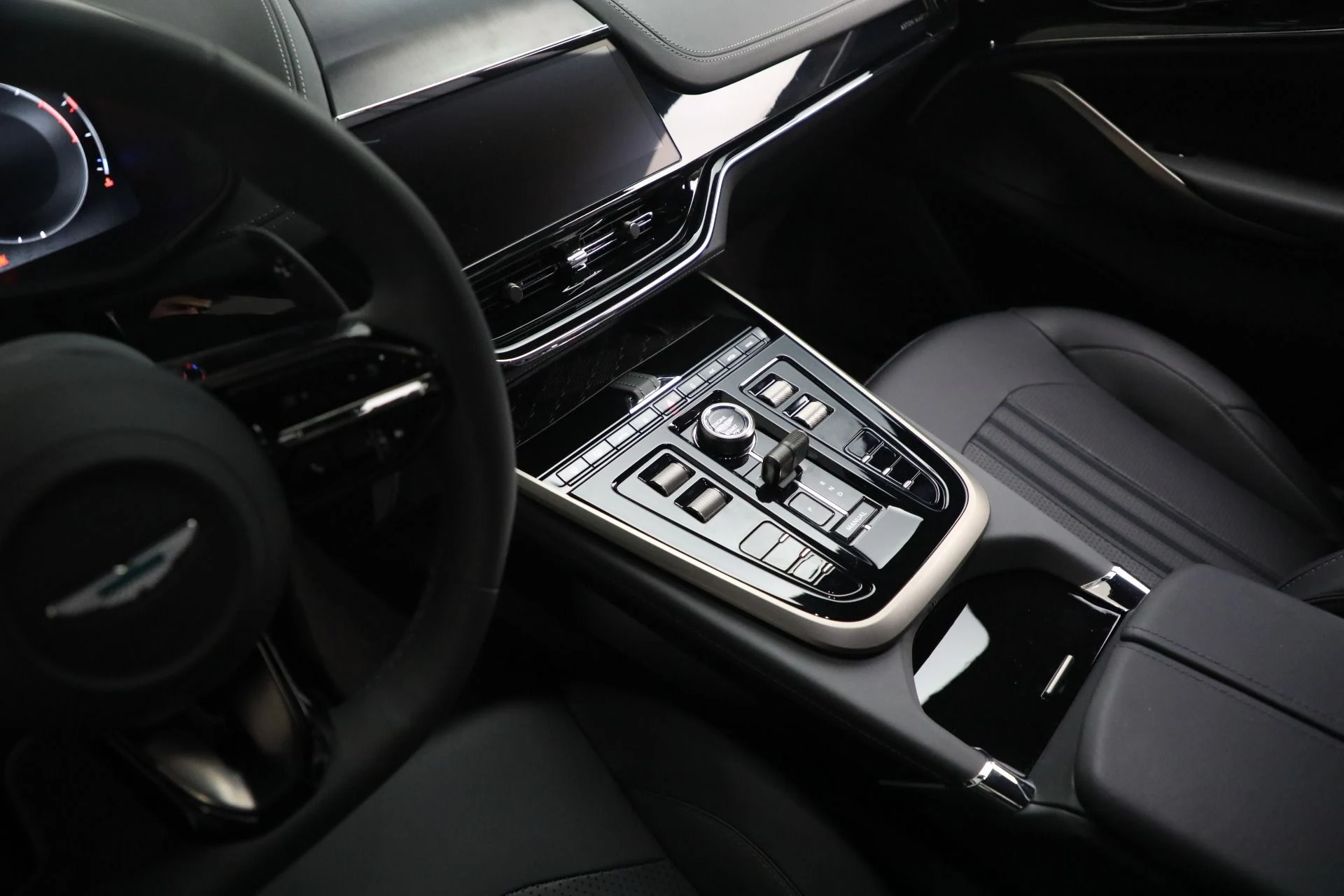 mph031_3835204056_New_2025_Aston_Martin_DBX_707_517bba7d6e