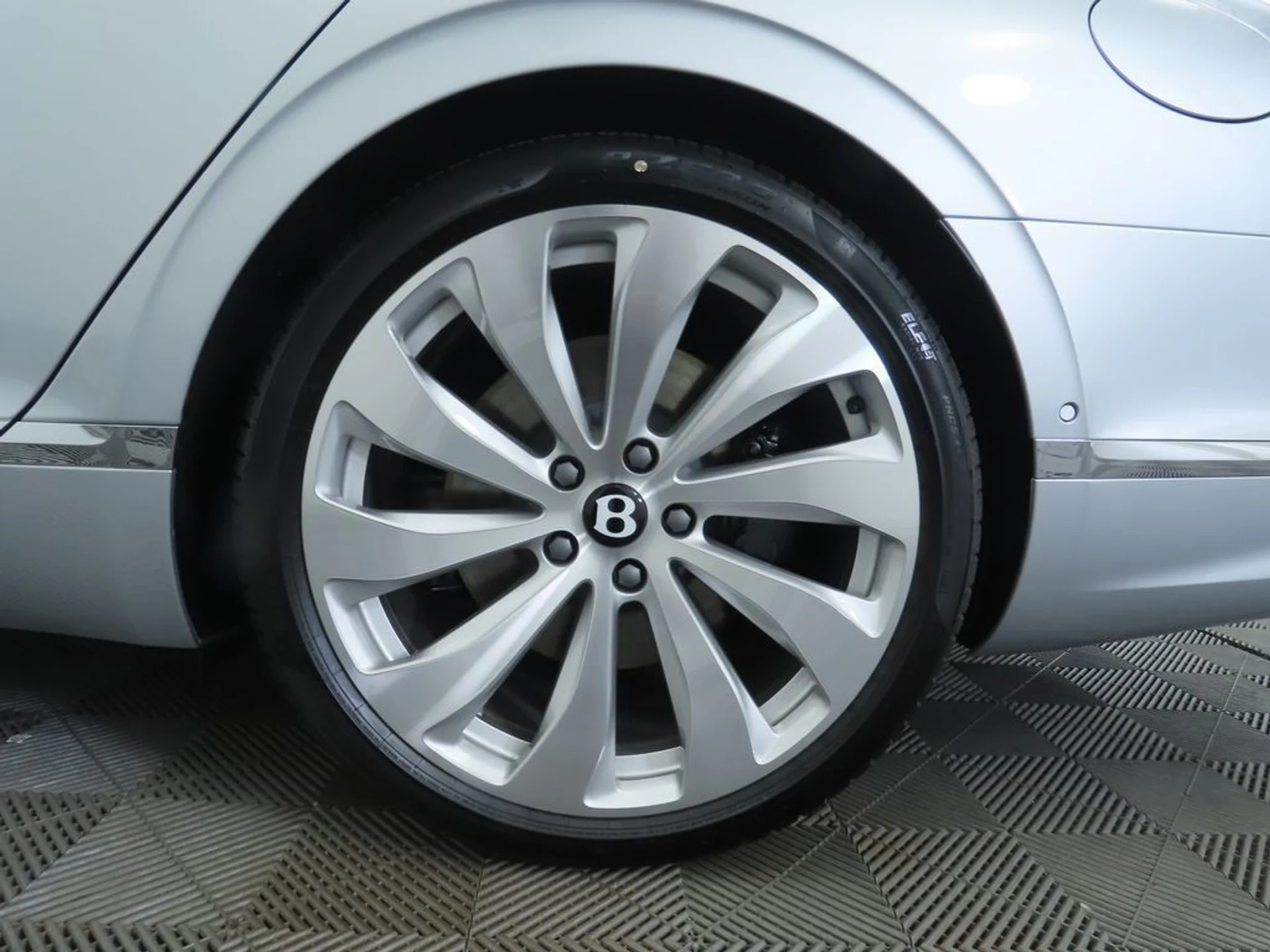 mph031_3835791542_new_2026_bentley_flying_spur_hybrid_8119_22973081_32_1024_0c820b64d0