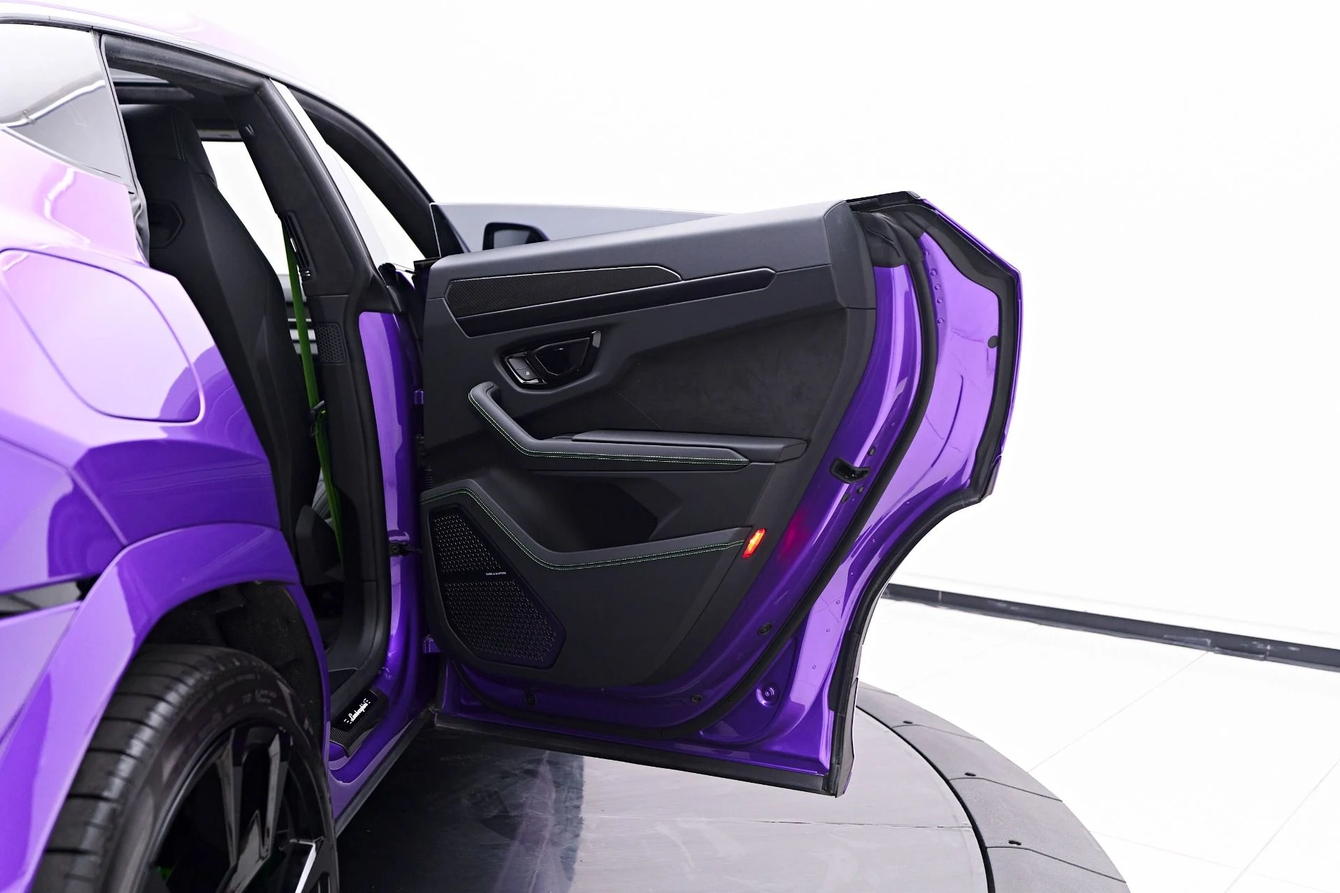 mph031_3841601569_Used_2024_Lamborghini_Urus_S_1753236168_72a856f7f4